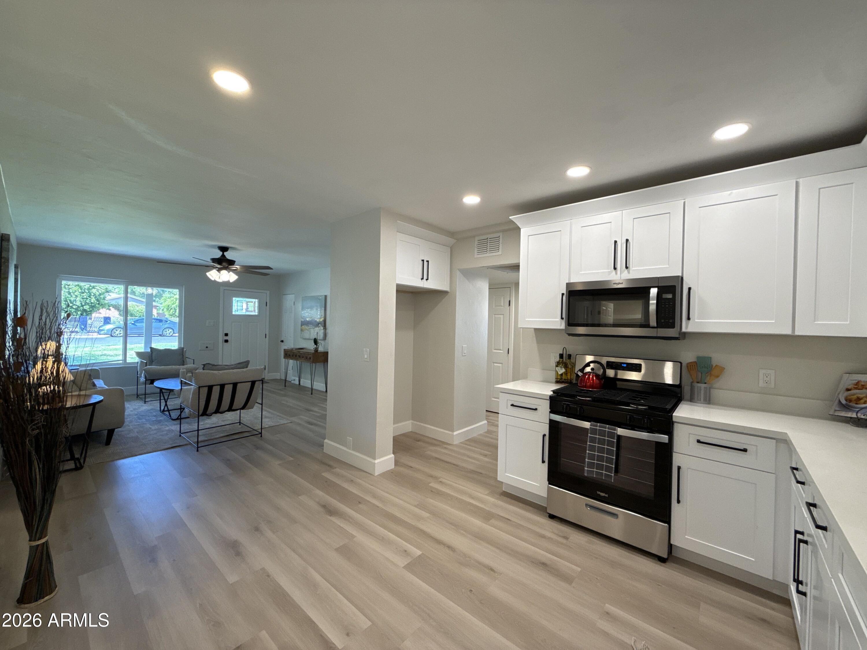 3005 E HUBBELL Street