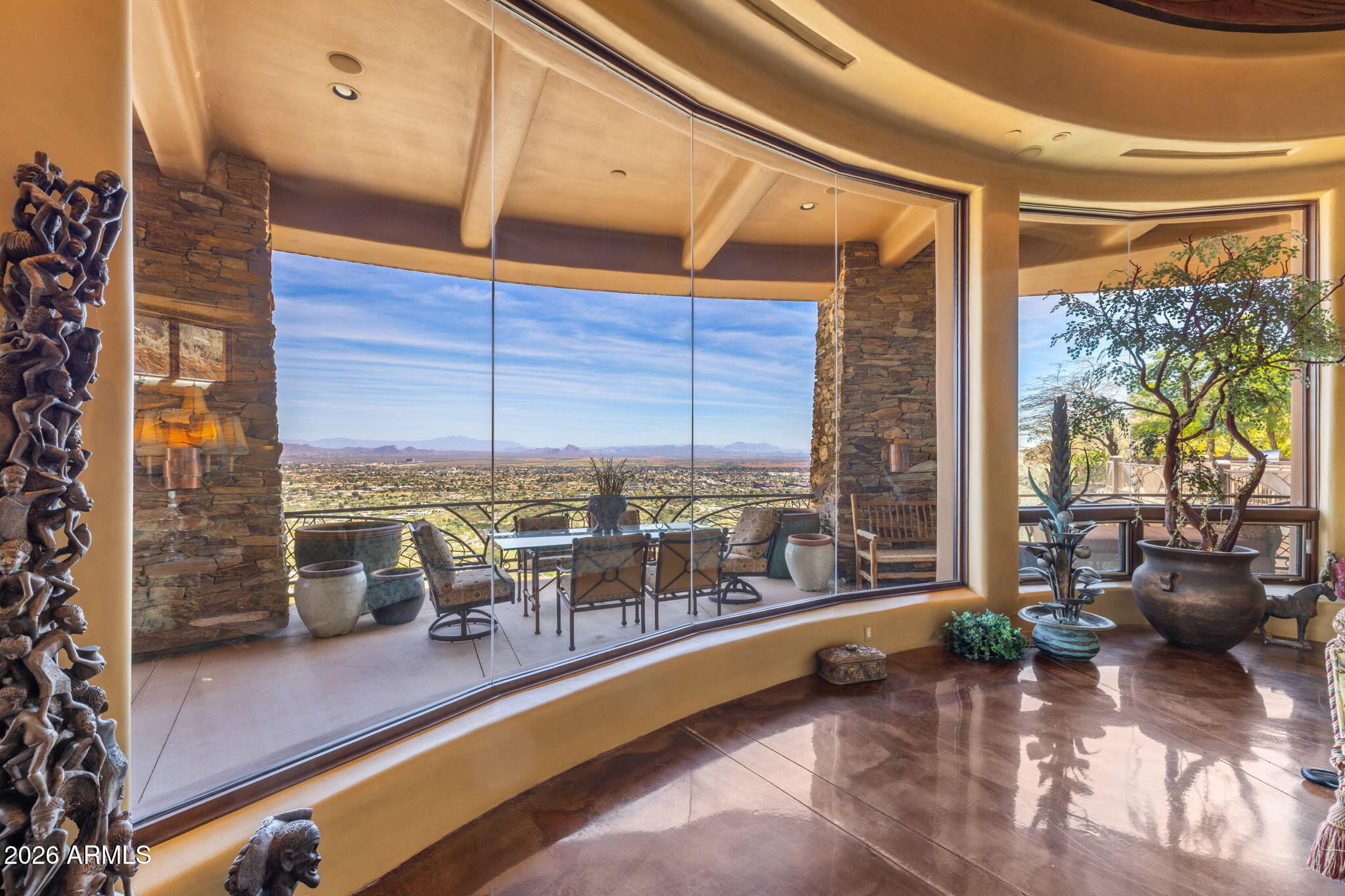 5802 E CHOLLA Lane