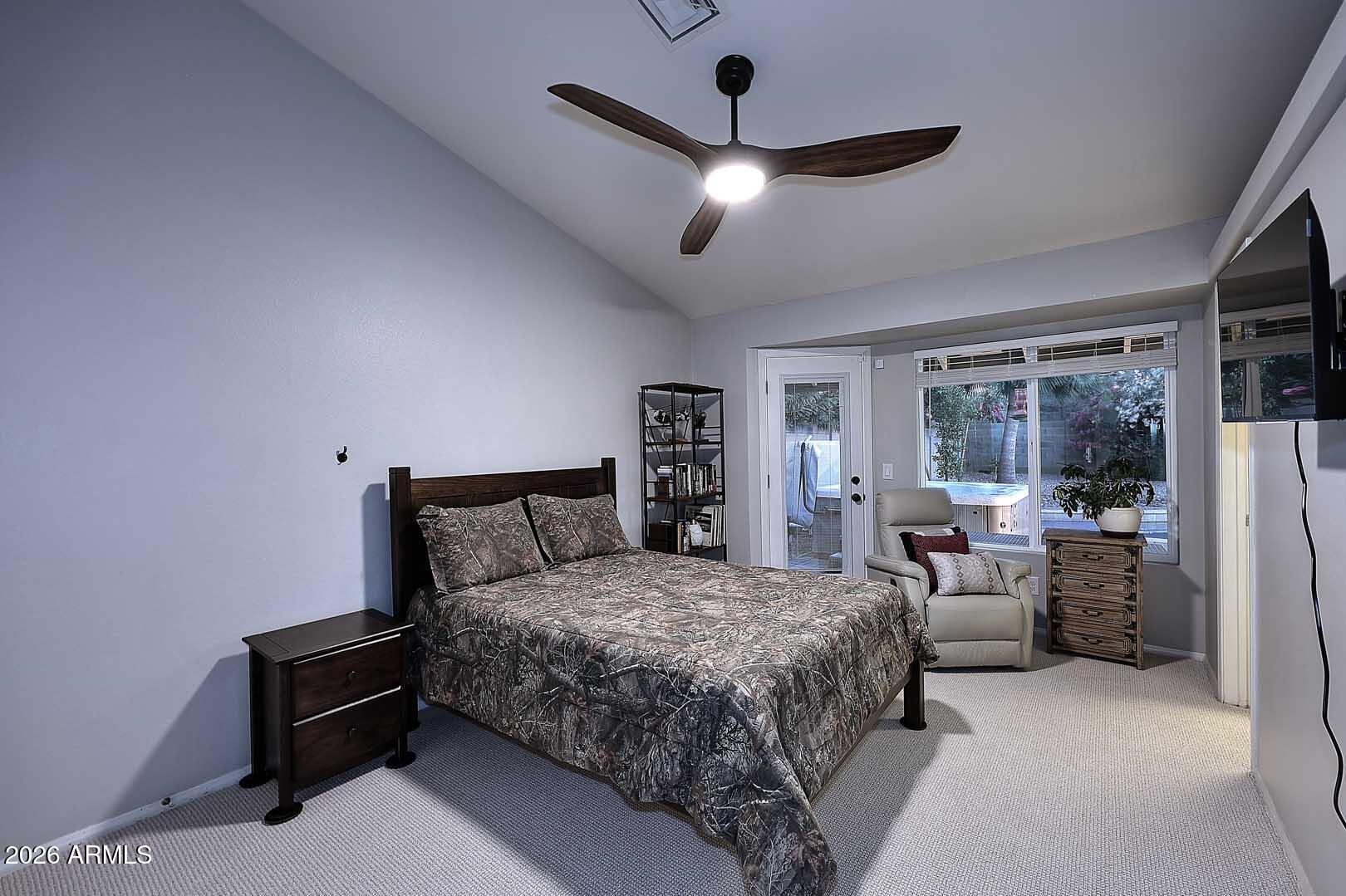 1521 E SHEFFIELD Avenue