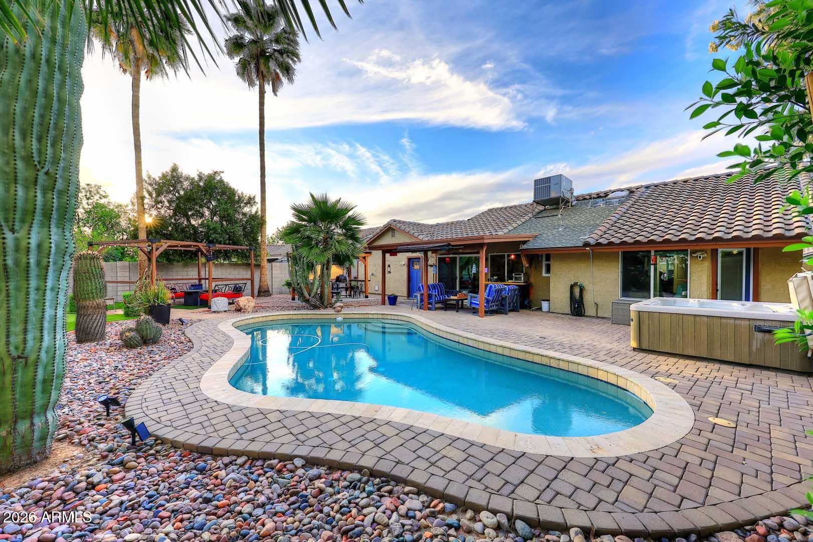 1521 E SHEFFIELD Avenue