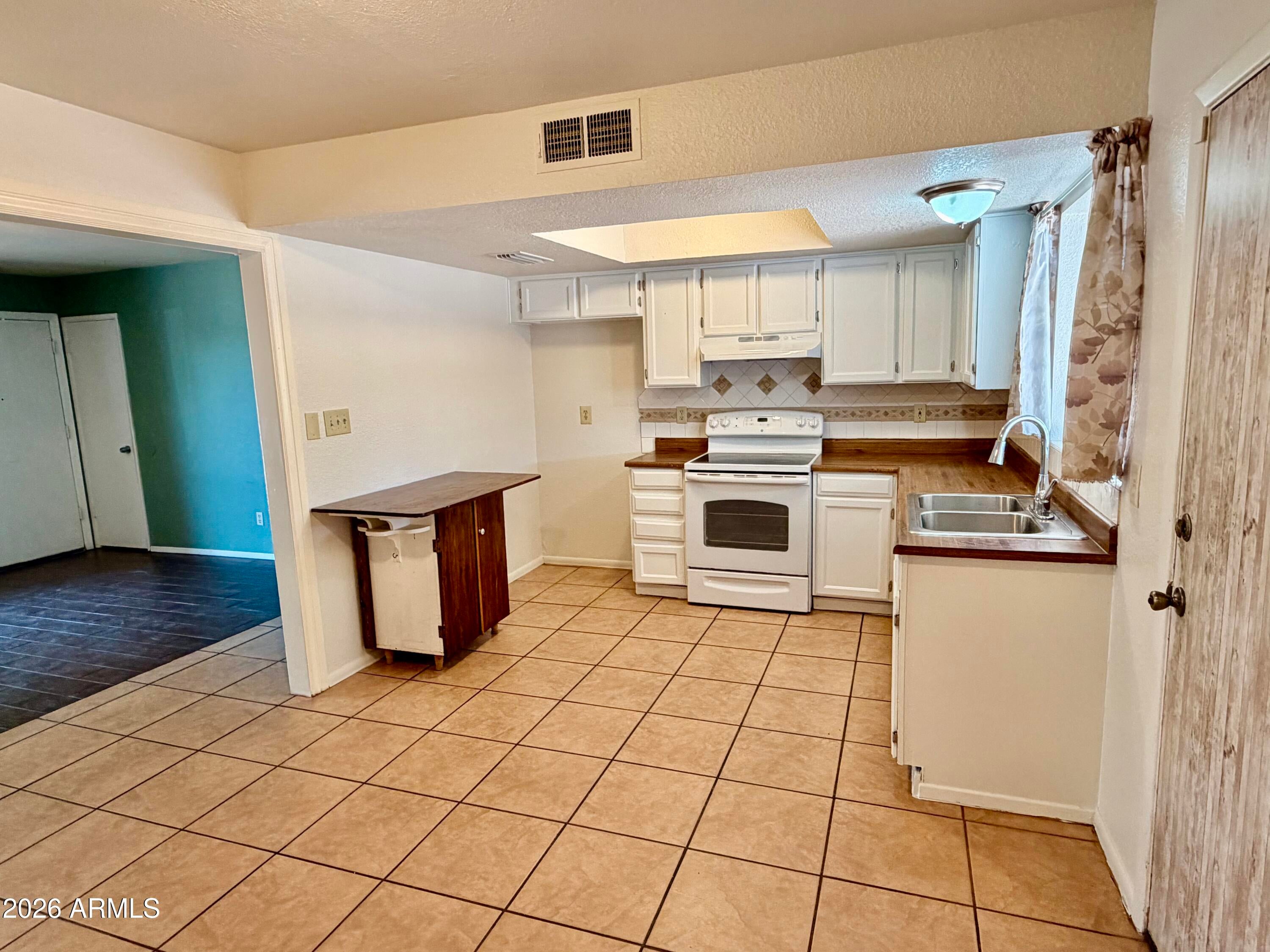 525 E JUDI Drive