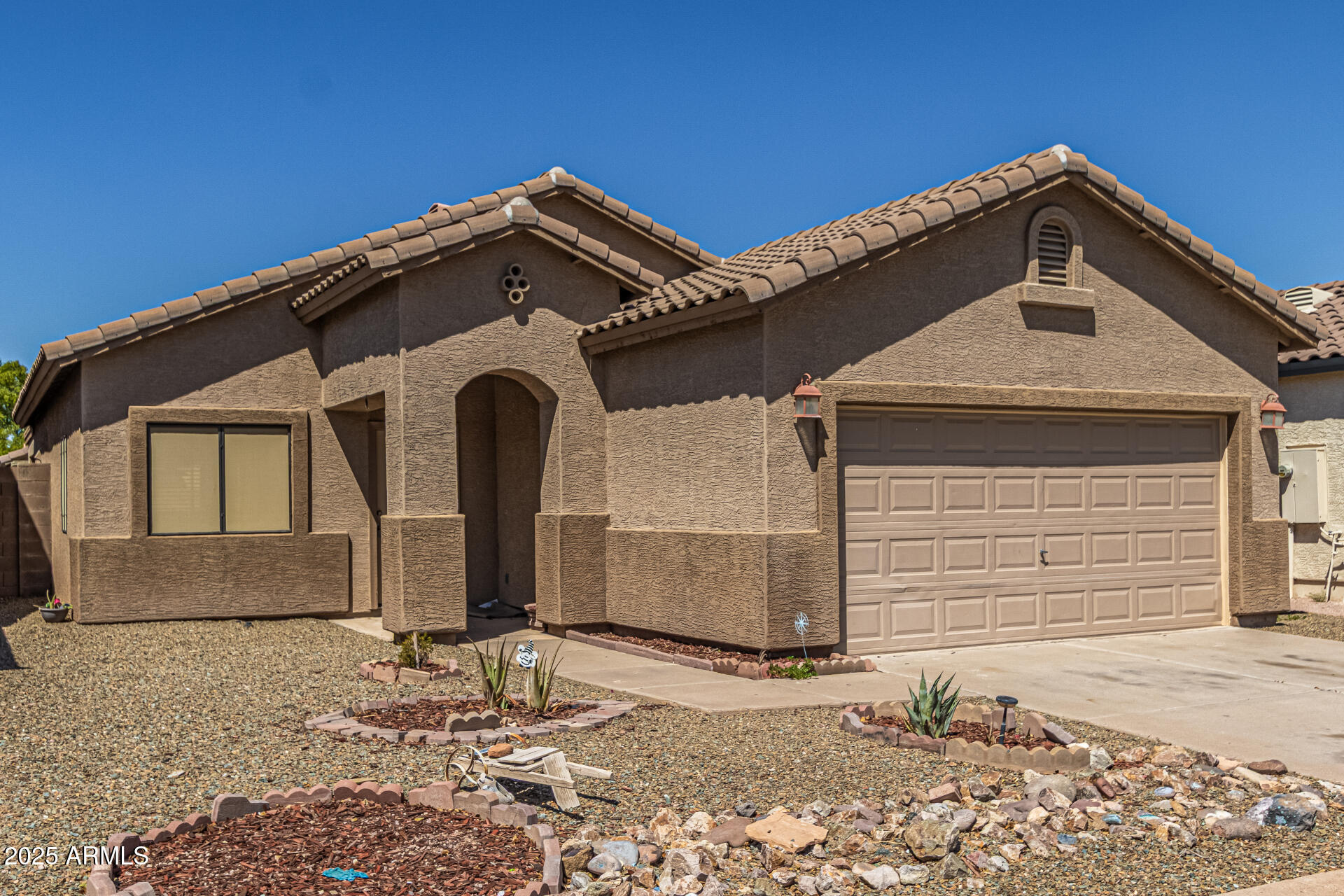 910 W St Anne Avenue