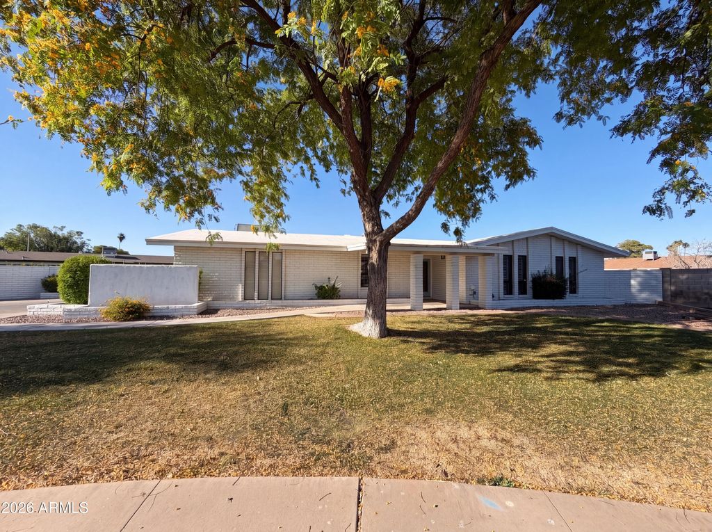 Photo of 830 N Almond Circle, Mesa, AZ 85213 (MLS # 7027452)