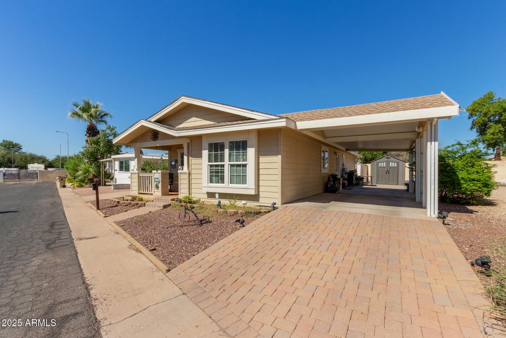 Photo of 7300 N 51st Avenue #H118, Glendale, AZ 85301 (MLS # 6931550)