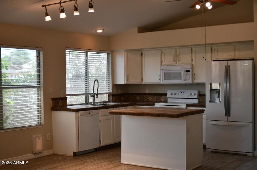 1476 E SILVER CREEK Road