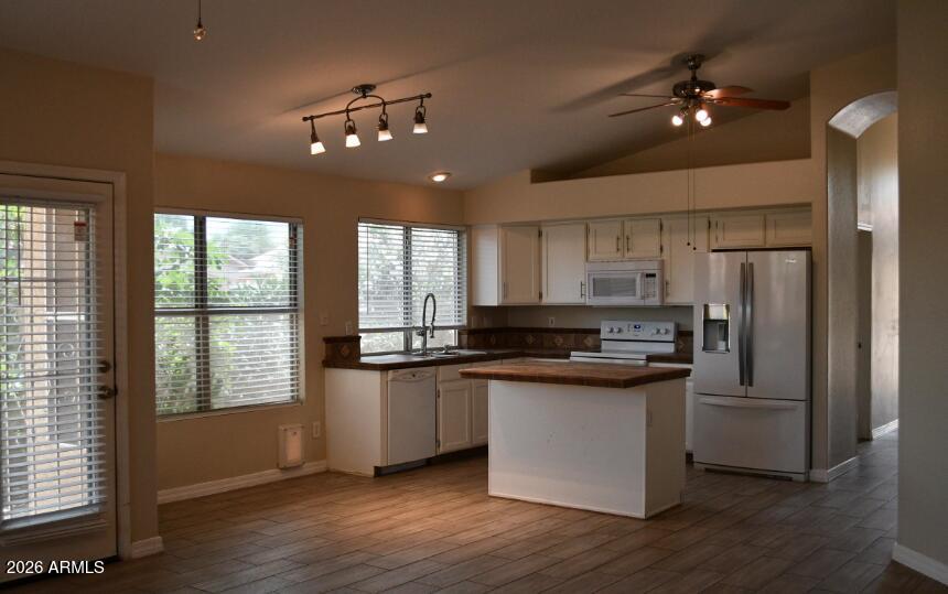 1476 E SILVER CREEK Road