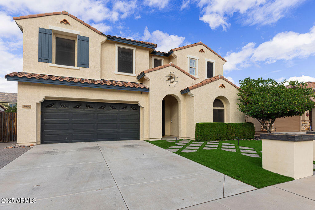 3062 E ROLAND Street