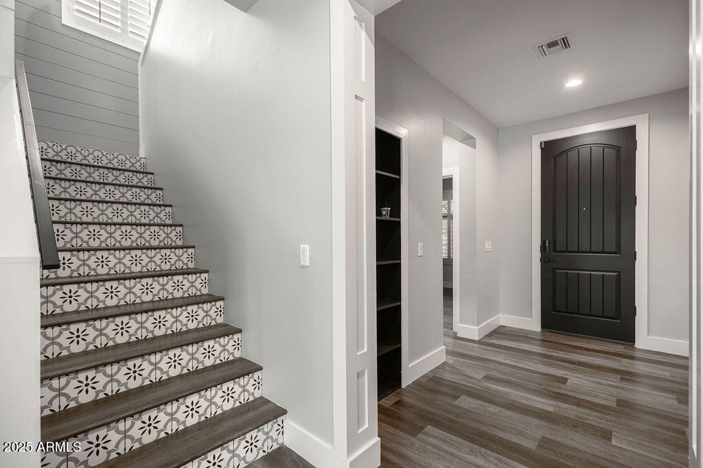 3062 E ROLAND Street