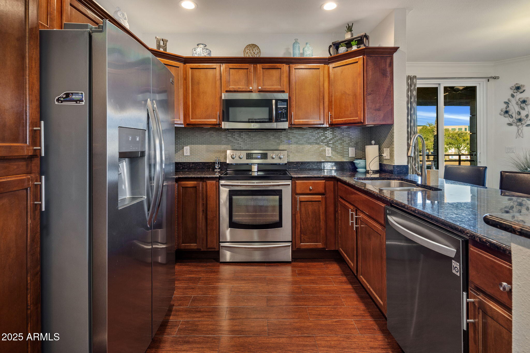 7009 E ACOMA Drive 2001