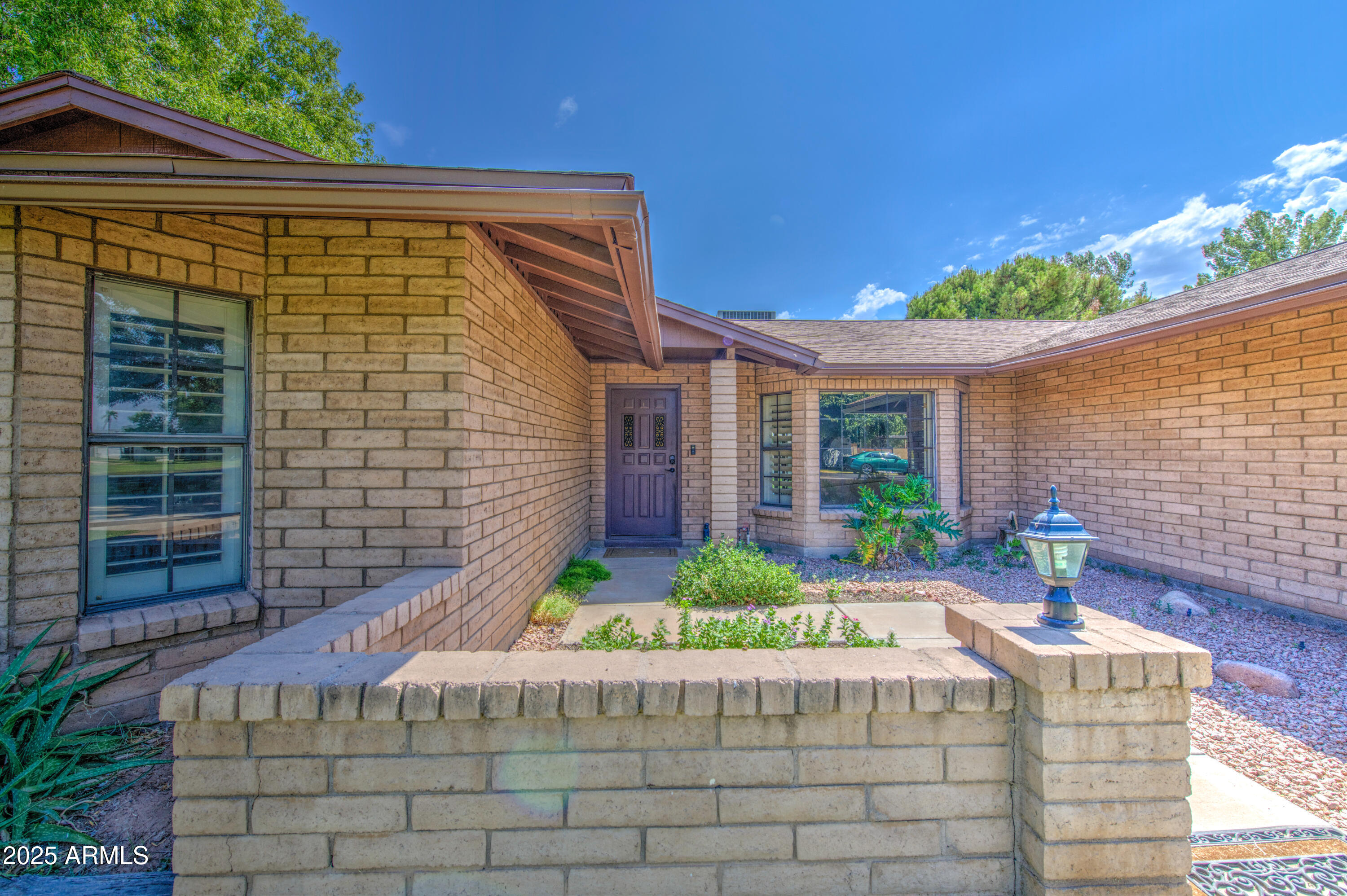 10517 W EARLL Drive