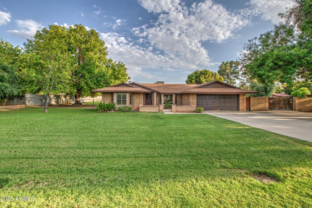 Photo of 10517 W Earll Drive, Avondale, AZ 85392 (MLS # 6910811)