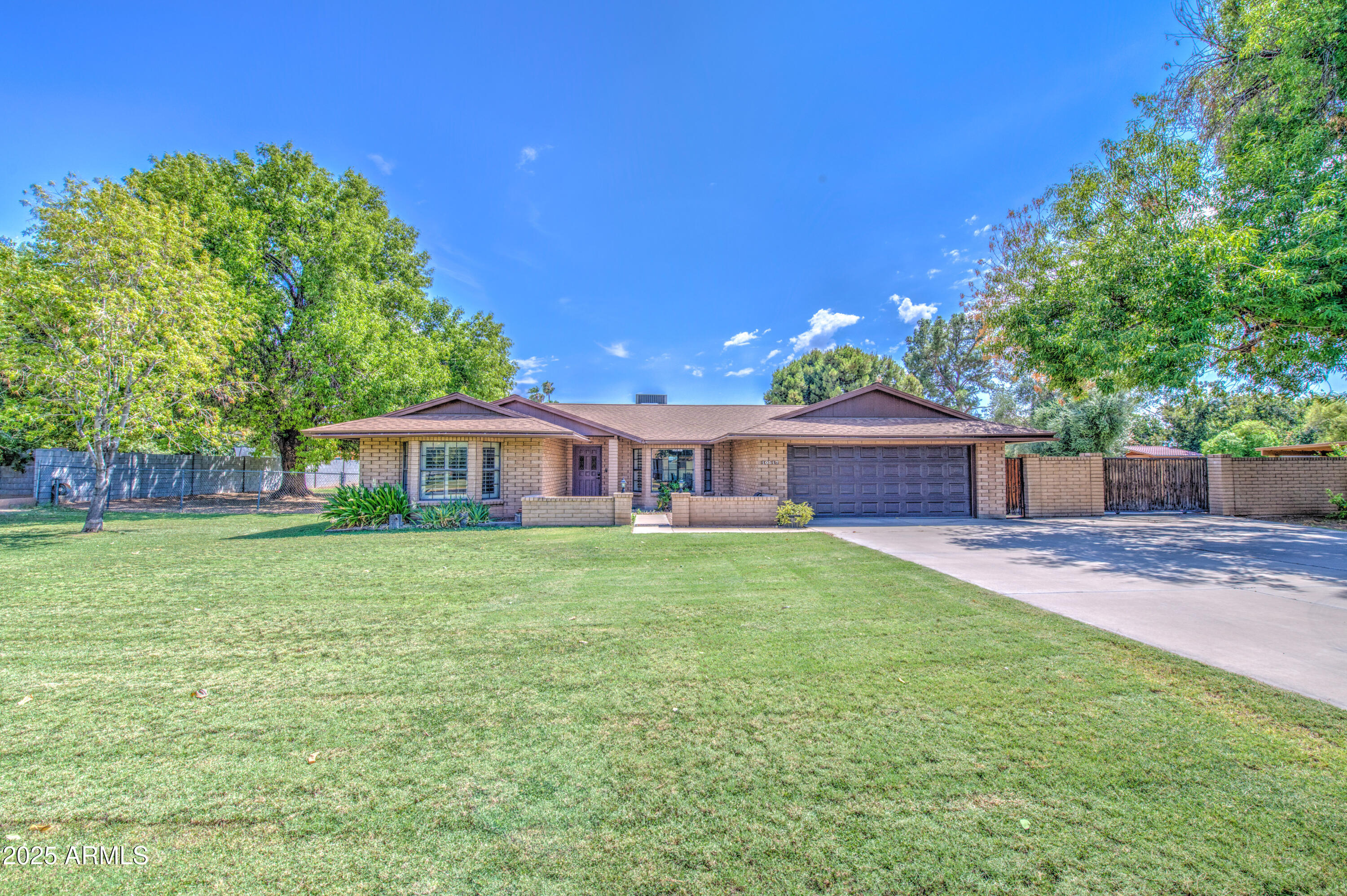 10517 W EARLL Drive