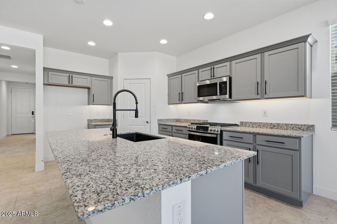 17184 W SADDLE HORN Trail