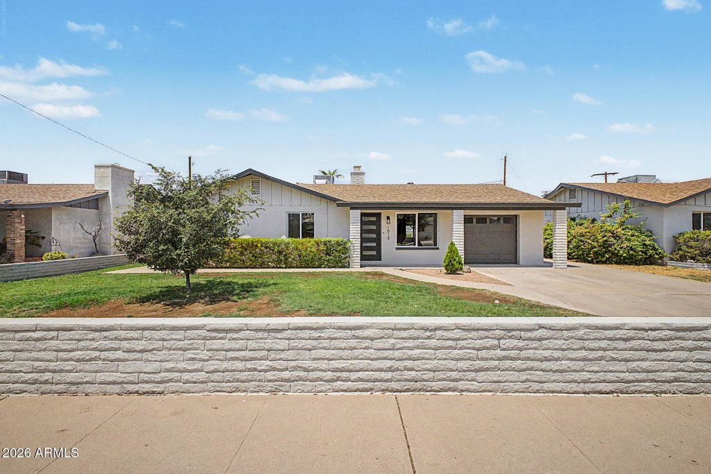 Photo of 1818 W Morten Avenue, Phoenix, AZ 85021 (MLS # 7055900)