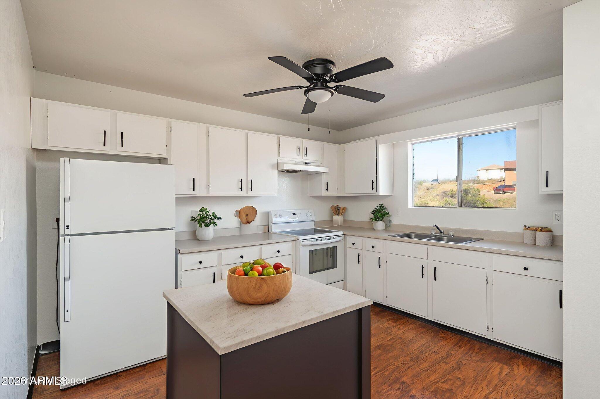 4224 E Canyon Trail B4