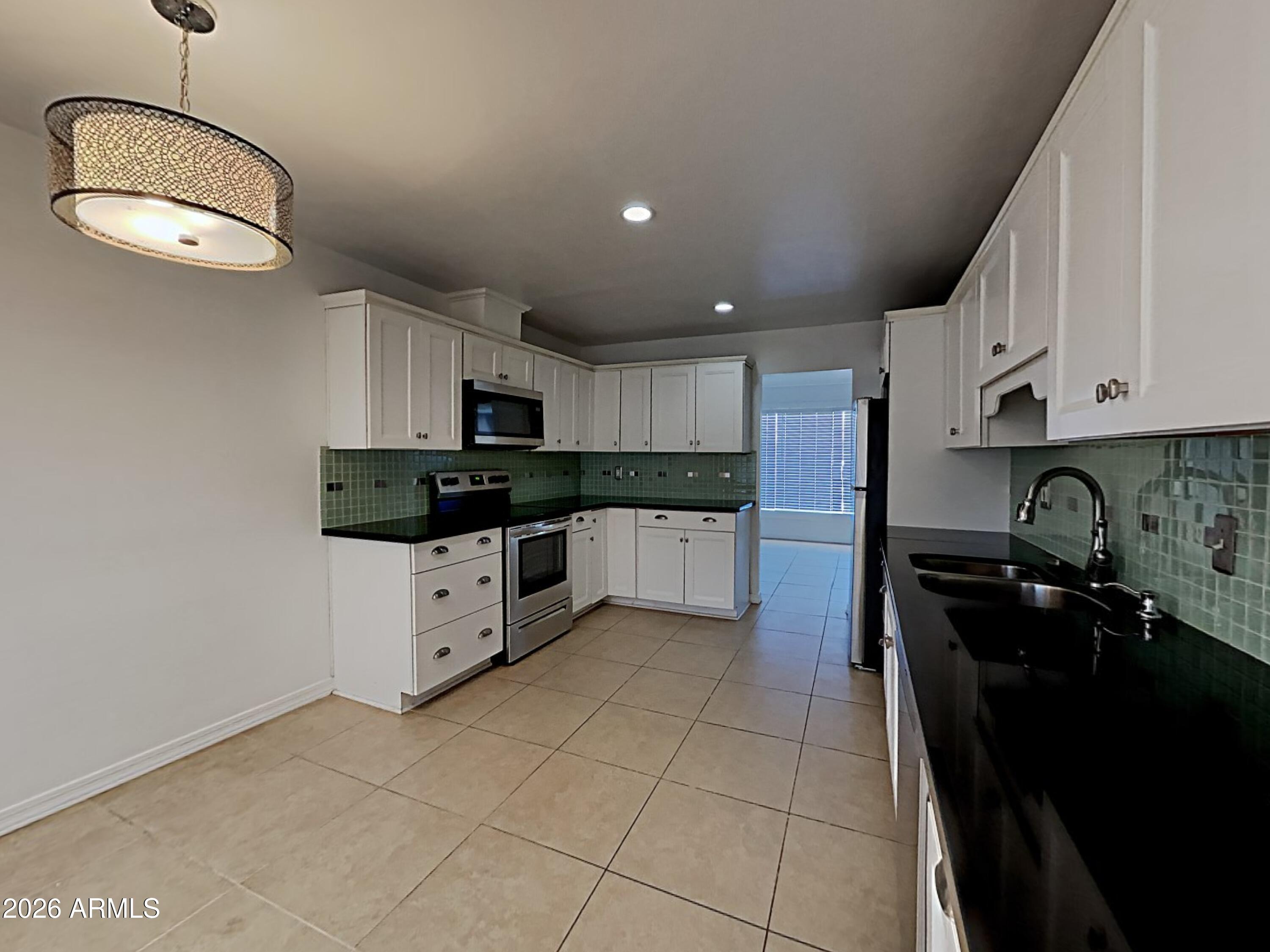 4007 W TUCKEY Lane