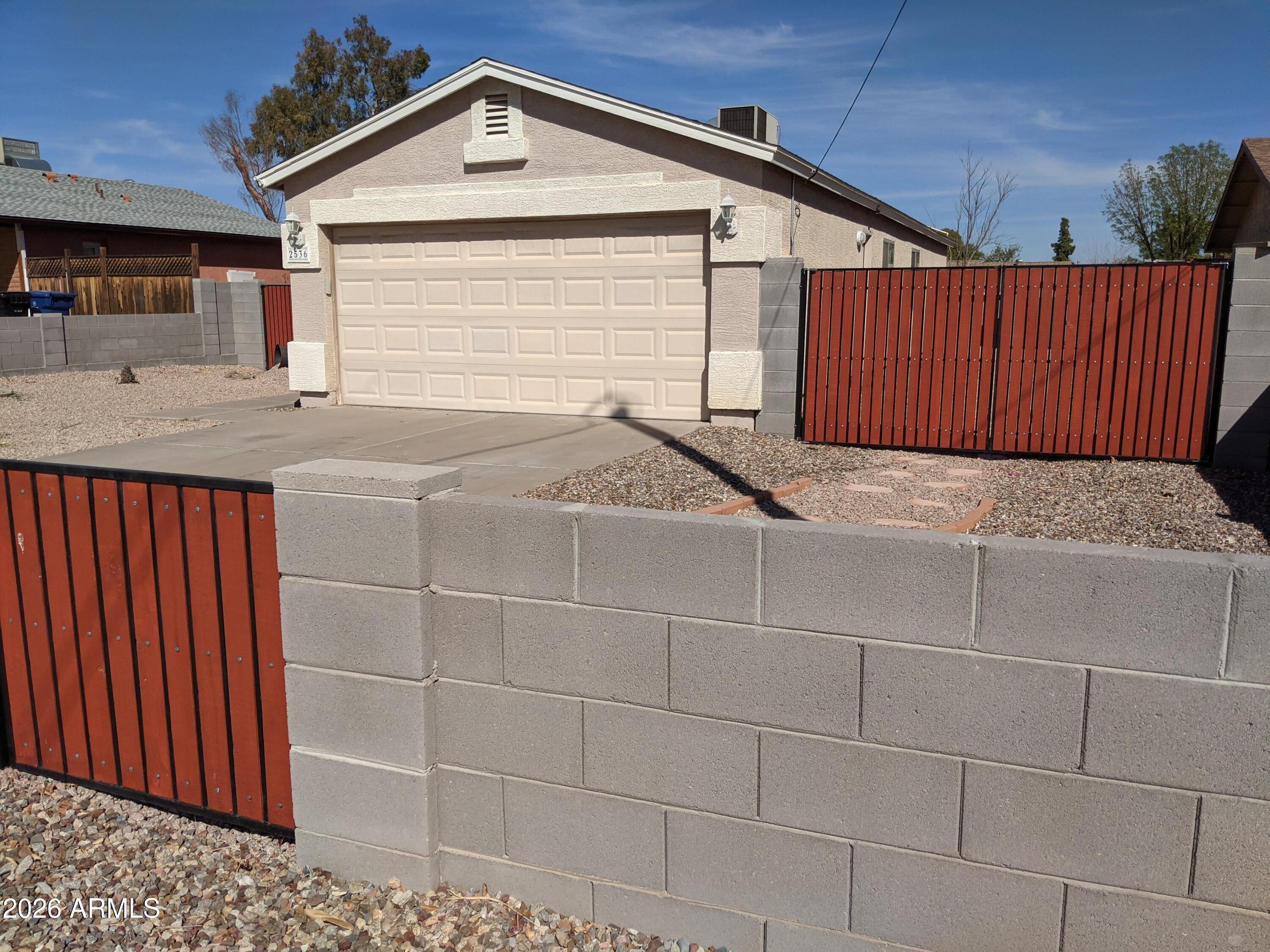 2536 E MCARTHUR Drive