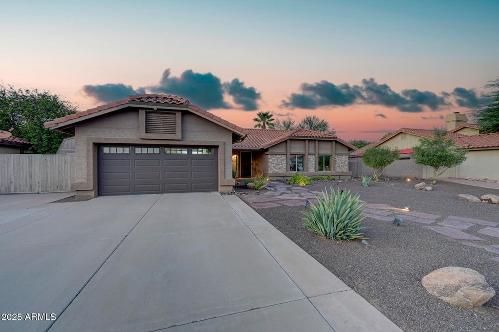 Photo of 938 E Knight Lane, Tempe, AZ 85284 (MLS # 7003464)