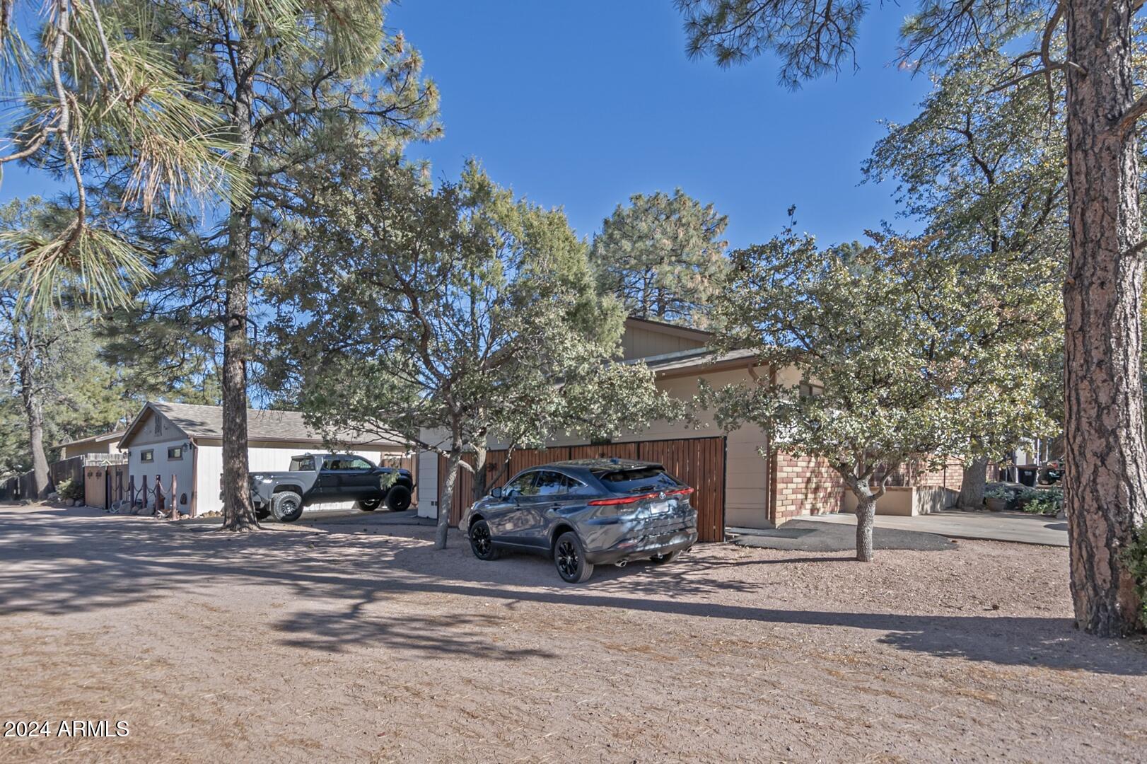 906 E FRONTIER Street
