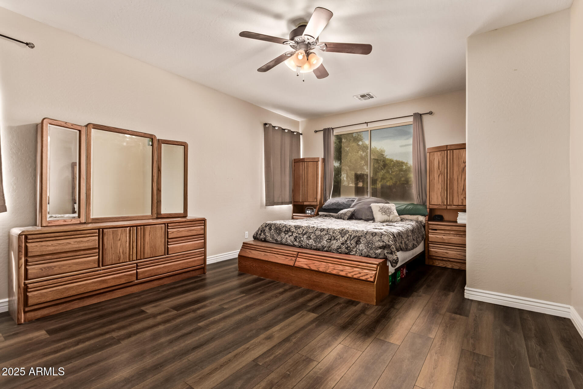 3806 E Packard Drive