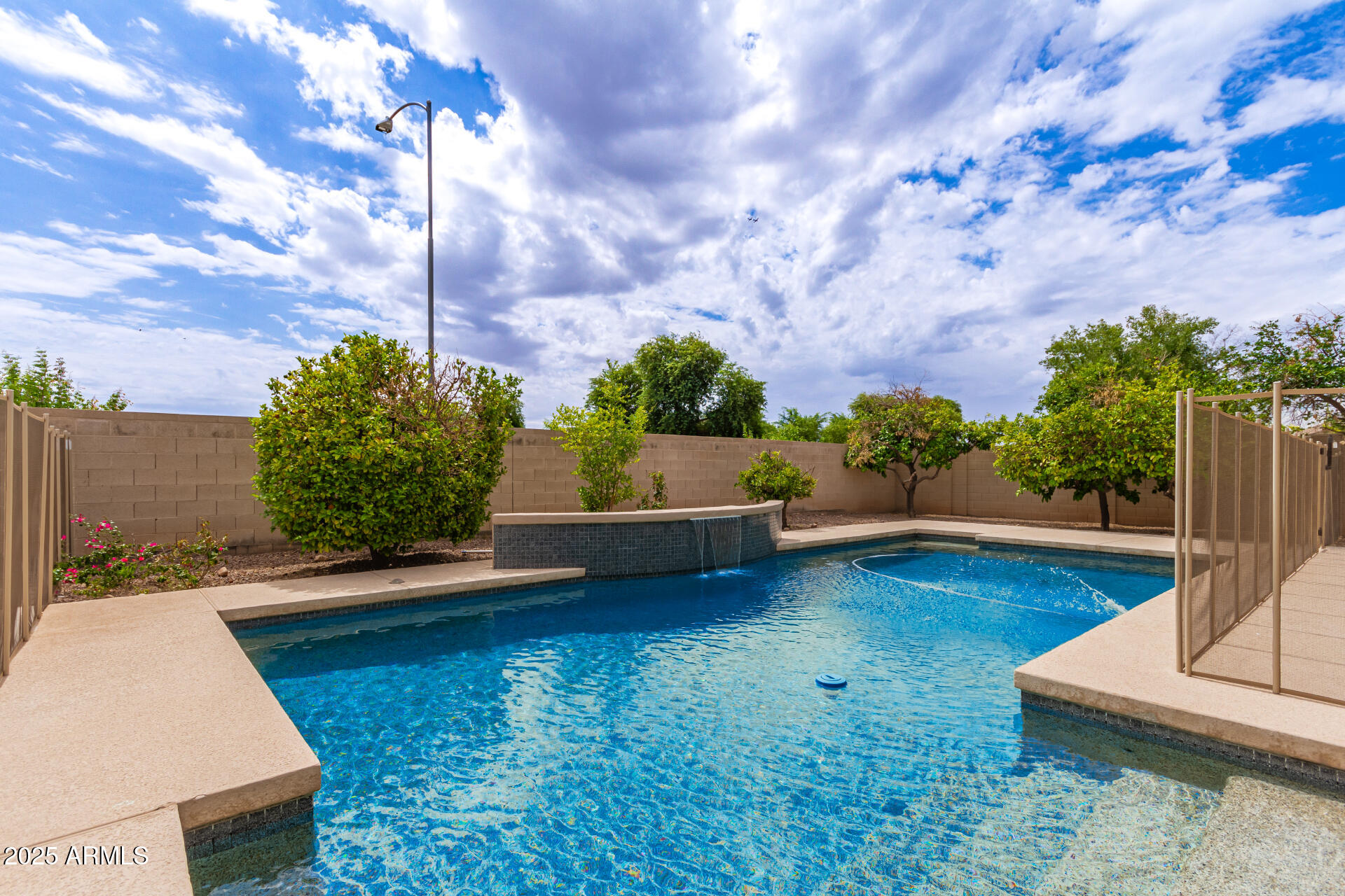 1515 N LOS ALAMOS Circle