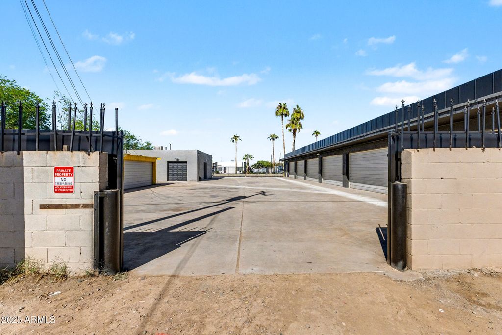 Photo of 14171421 E Washington Street, Phoenix, AZ 85034 (MLS # 6936158)