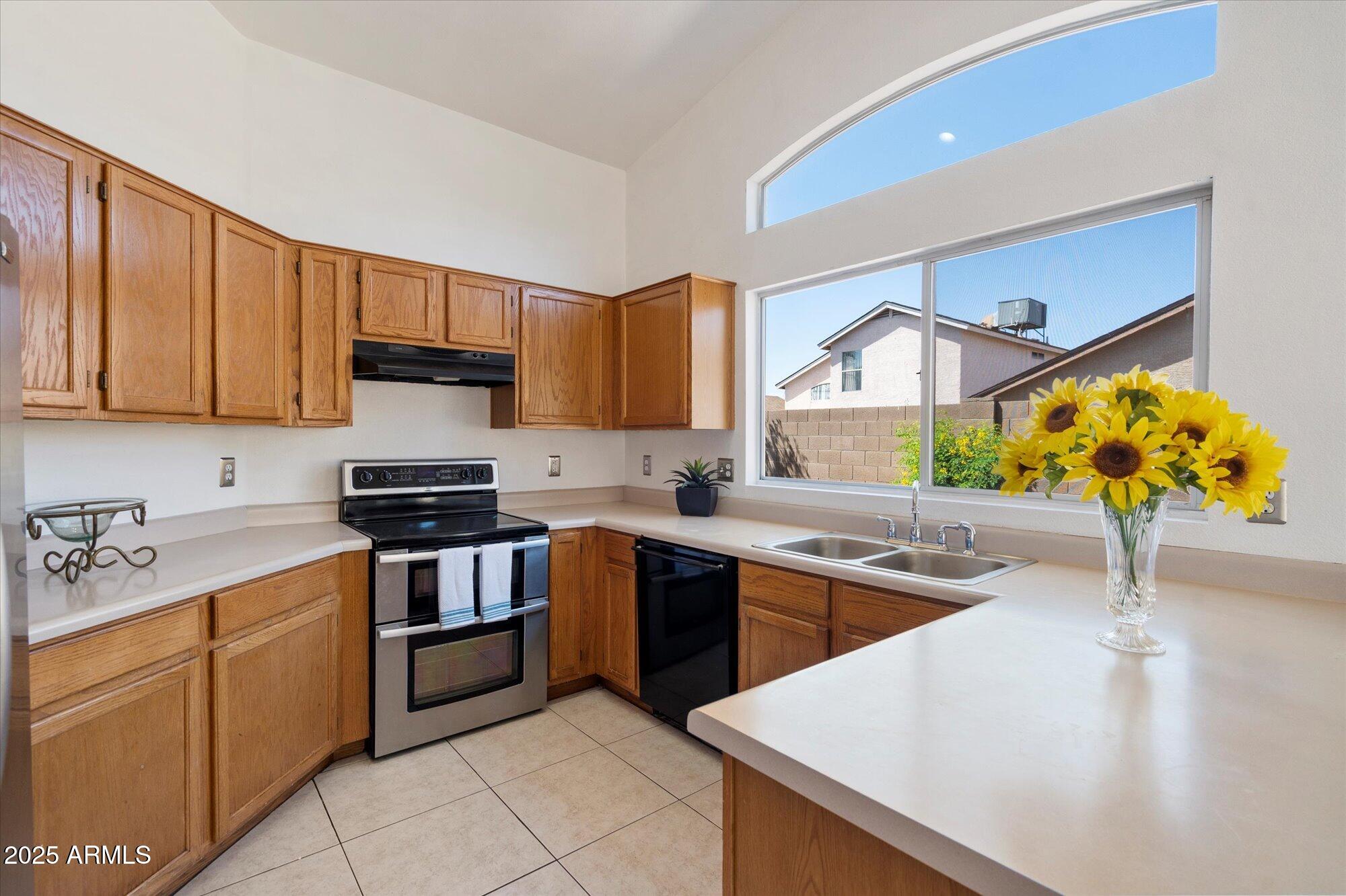 156 W MOHAWK Drive