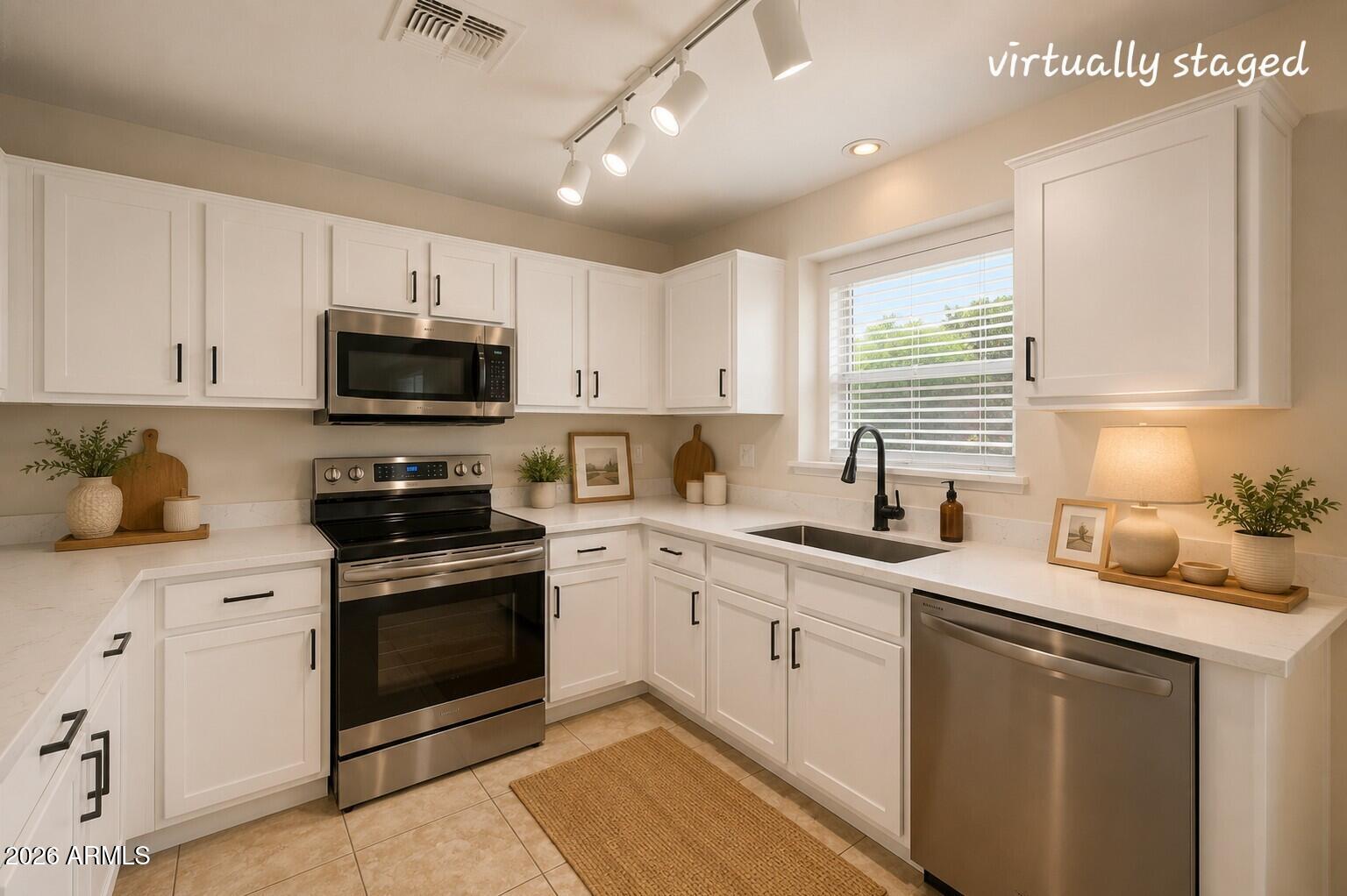 1610 W SAN TAN HILLS Drive