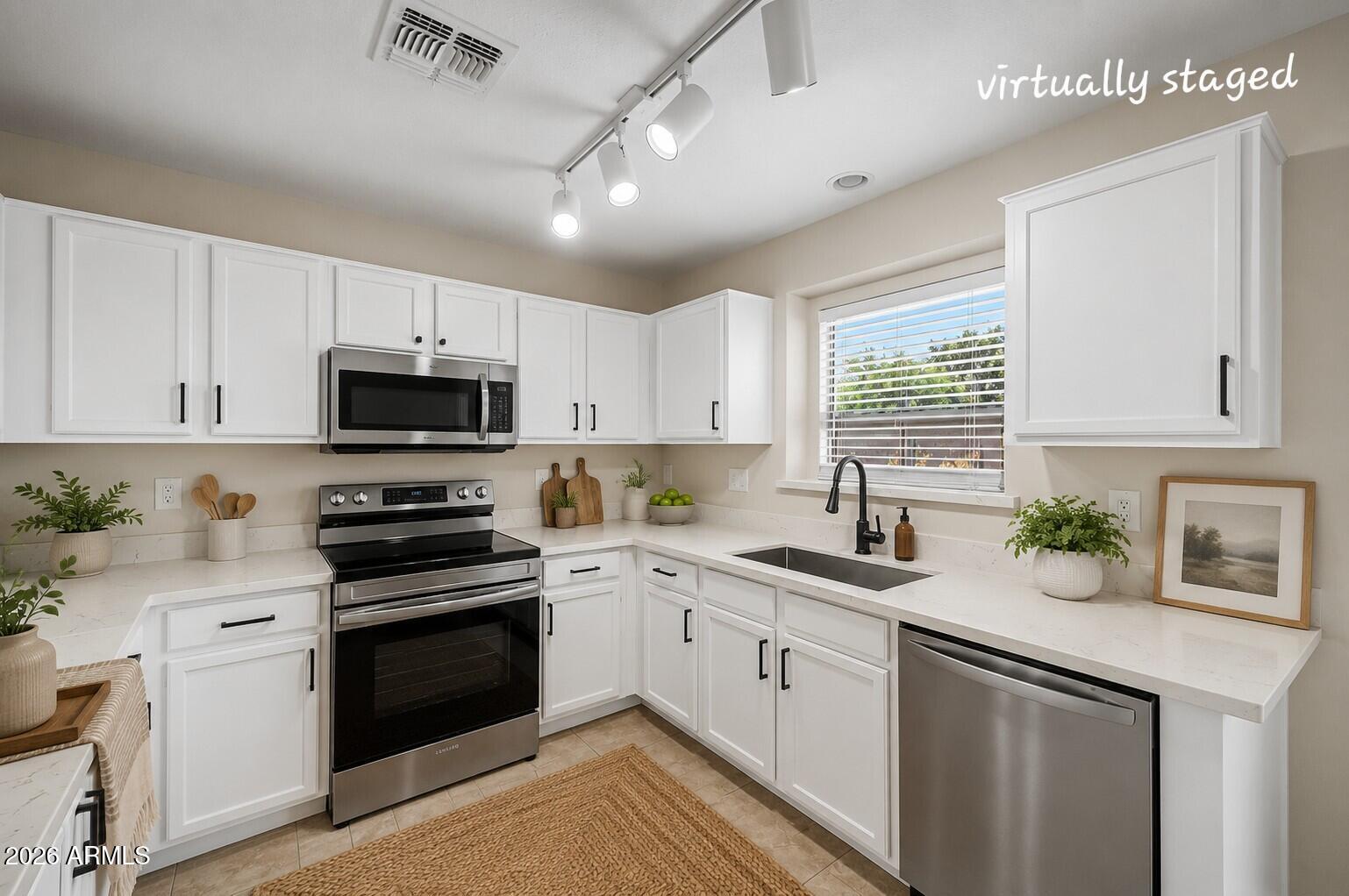 1610 W SAN TAN HILLS Drive