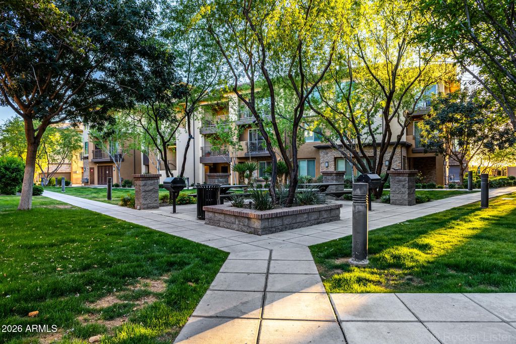 Photo of 17850 N 68th Street #1010, Phoenix, AZ 85054 (MLS # 7000987)