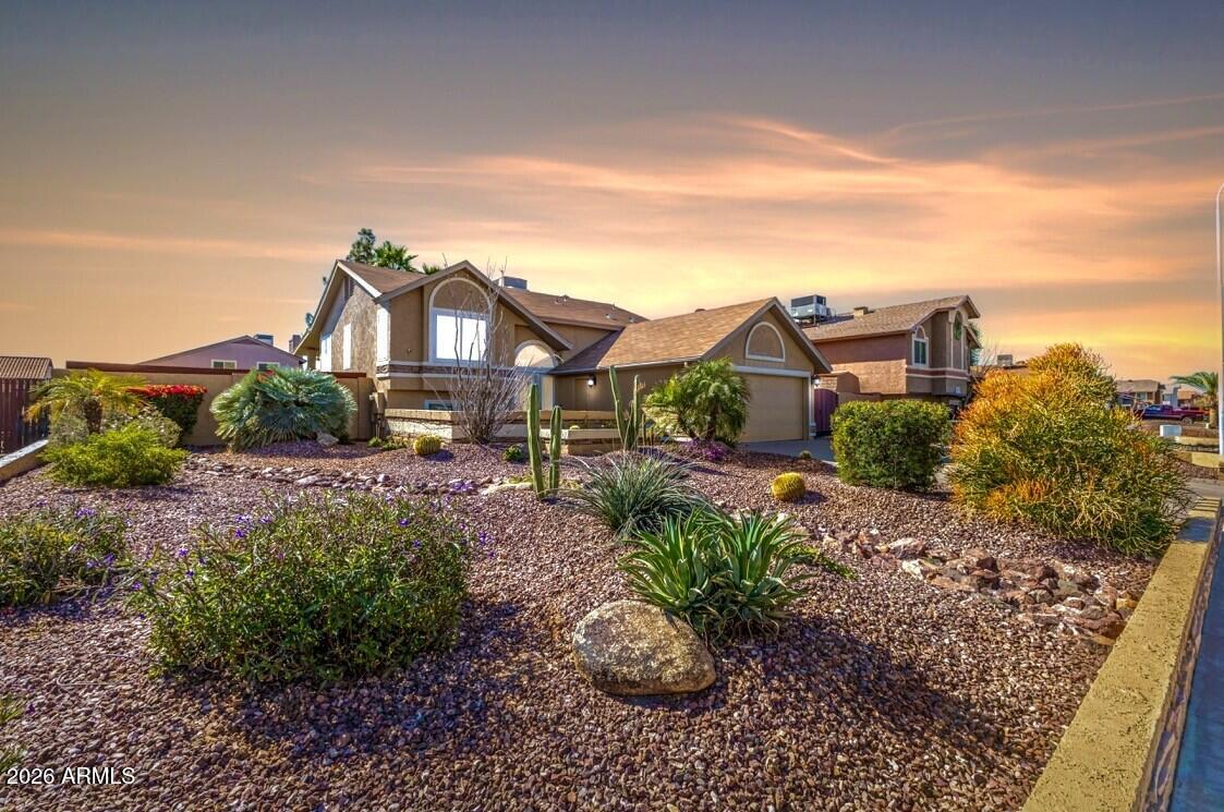 7543 W SURREY Avenue