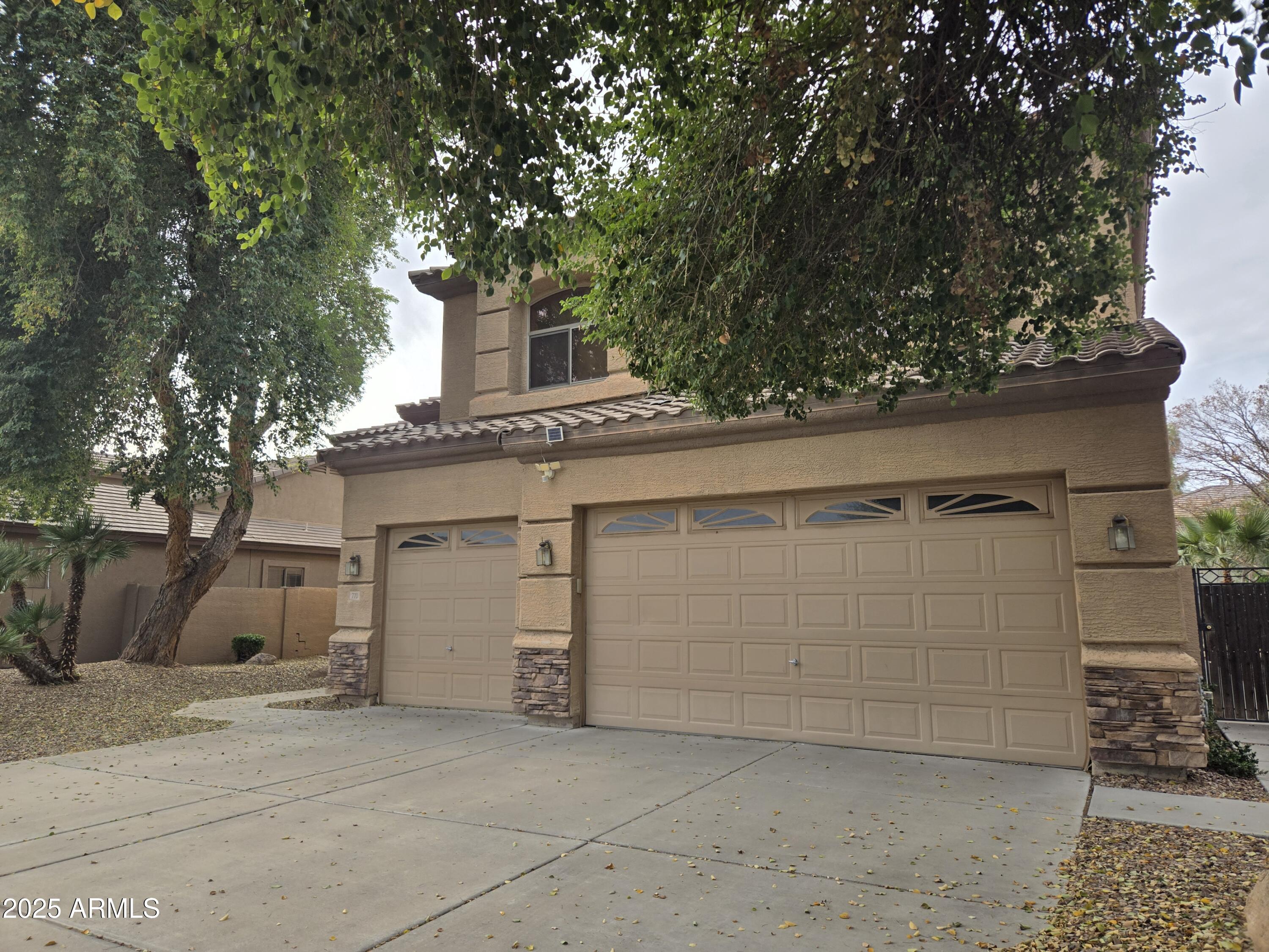 770 S CROSSCREEK Place