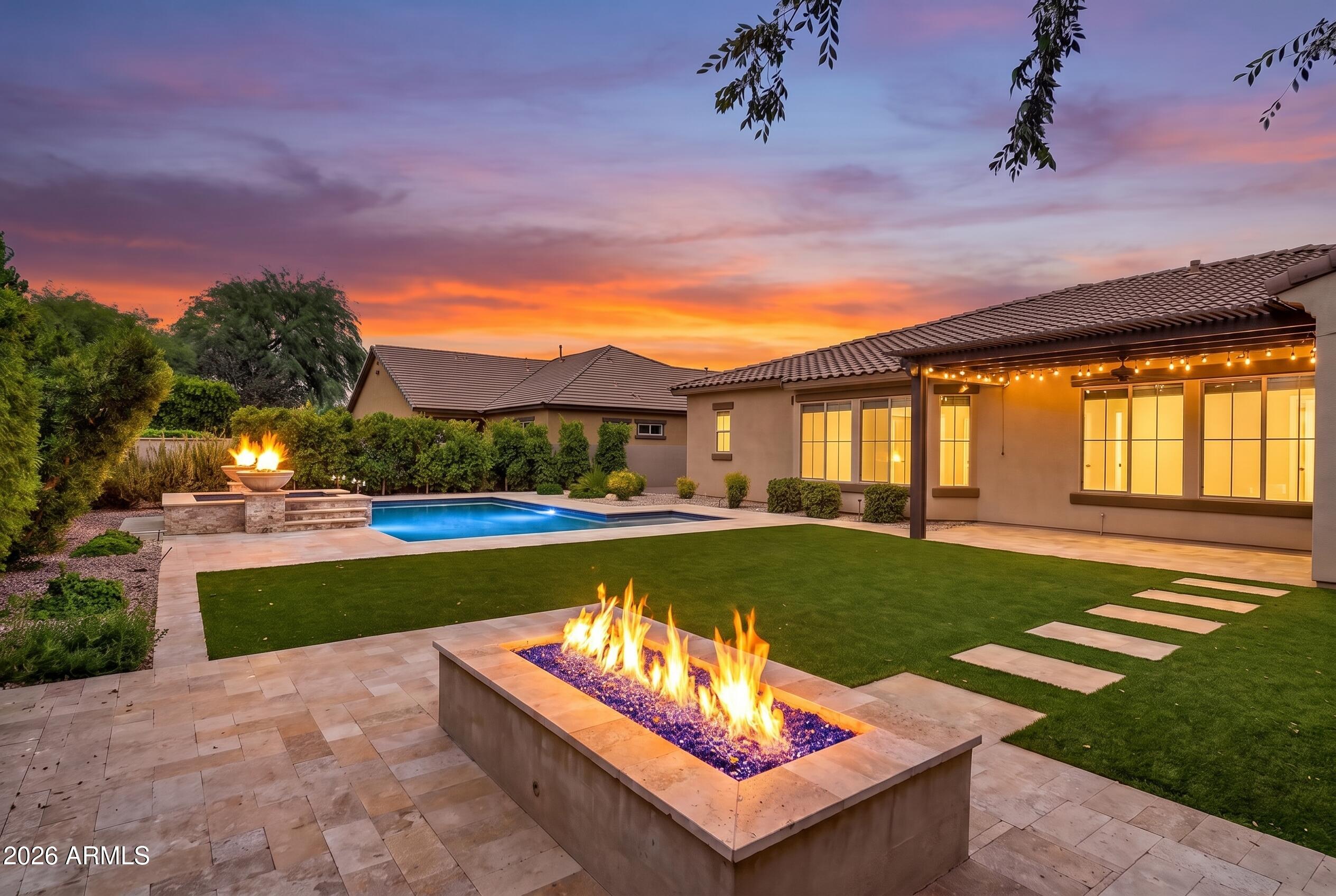 2431 W LONGHORN Drive