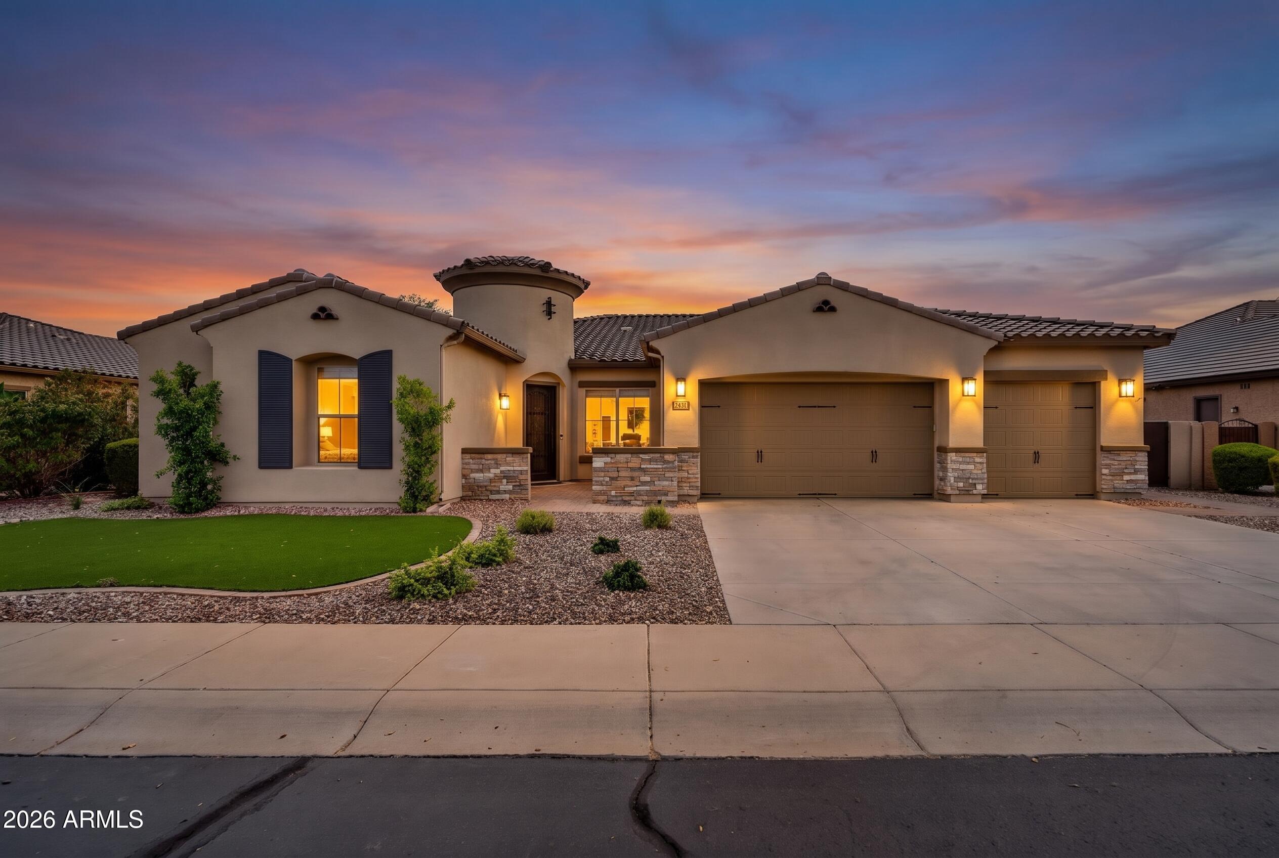 2431 W LONGHORN Drive