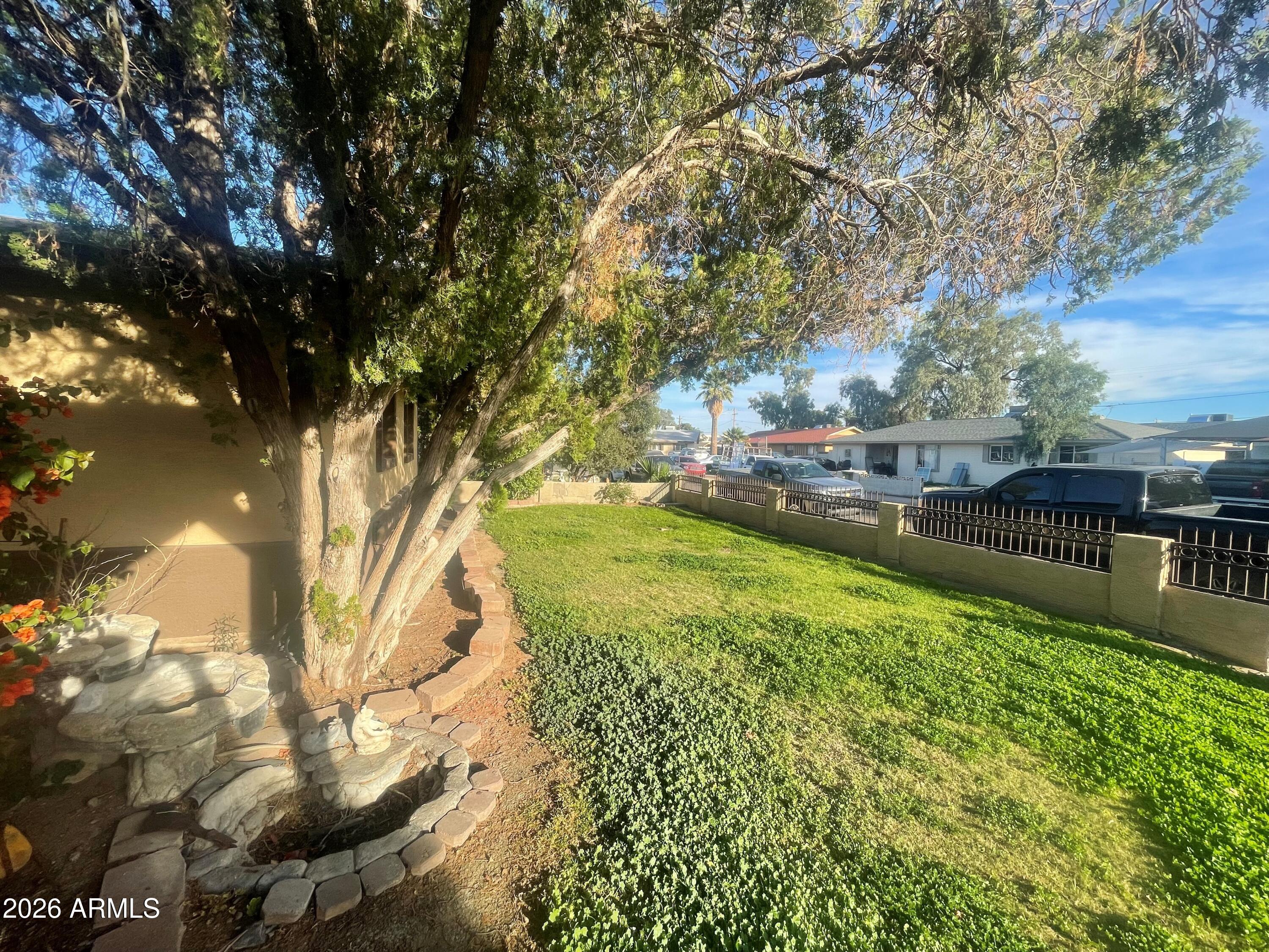 5526 W INDIANOLA Avenue