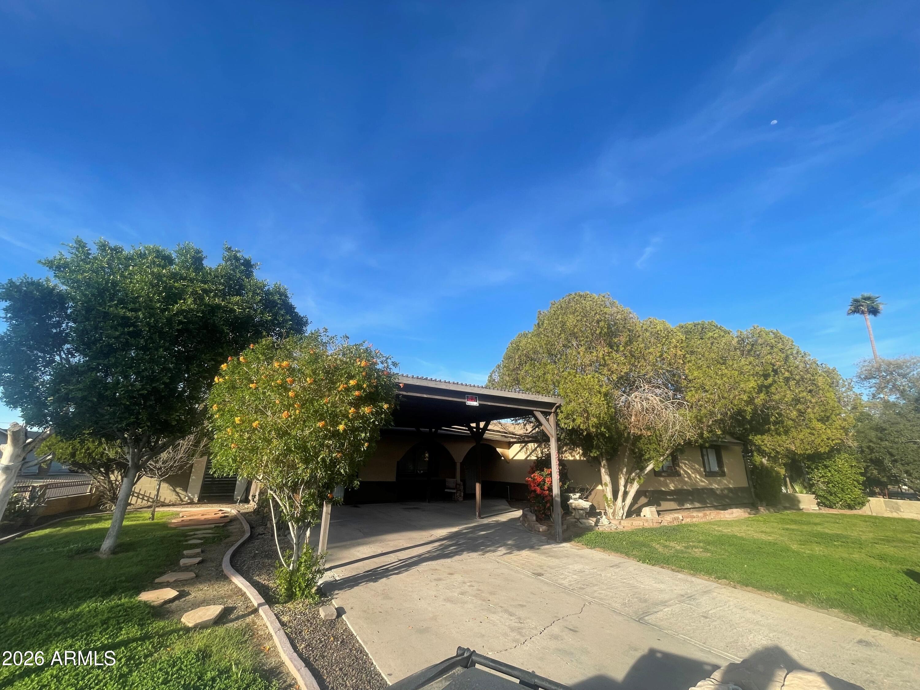 5526 W INDIANOLA Avenue