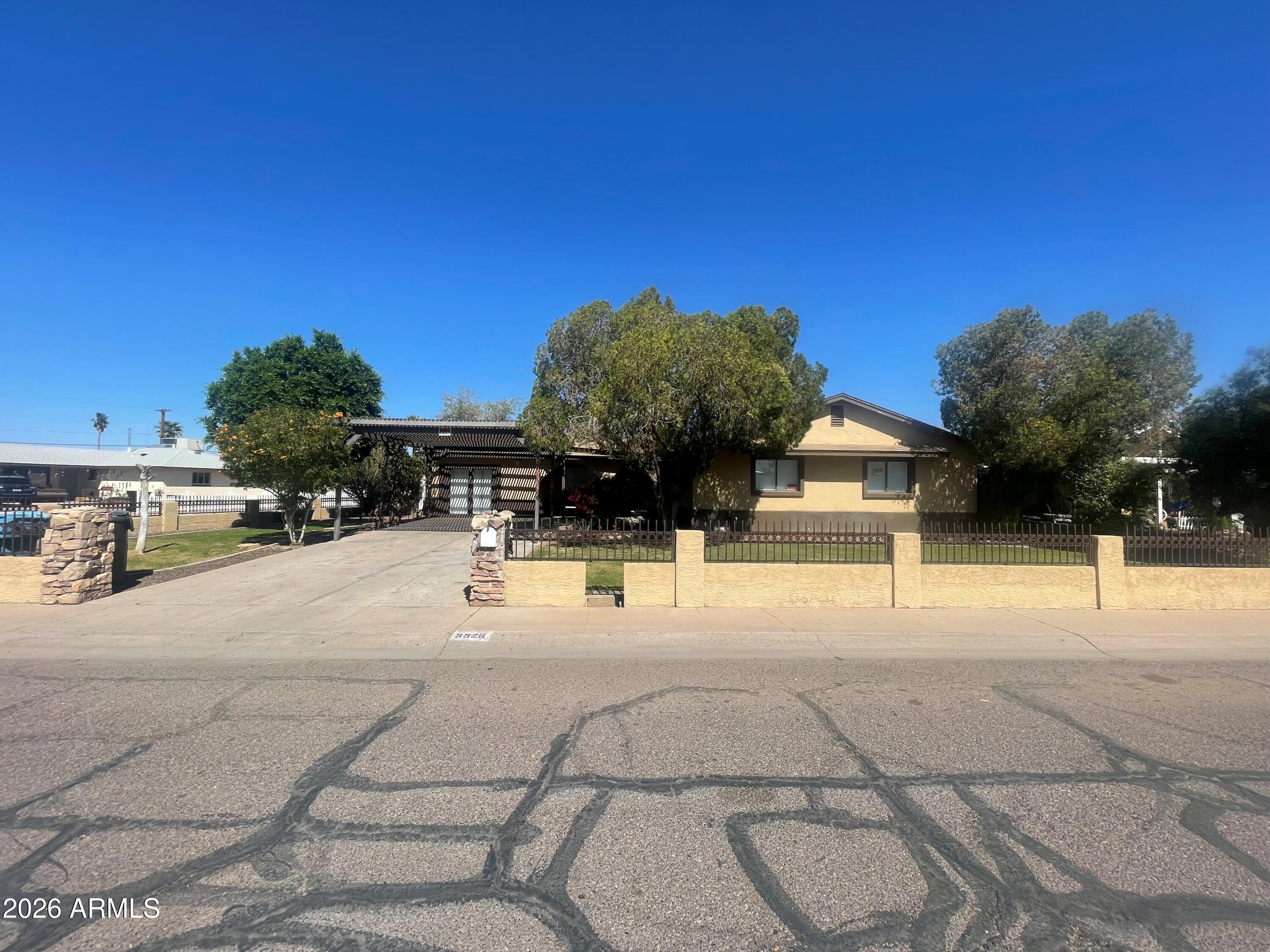 5526 W INDIANOLA Avenue