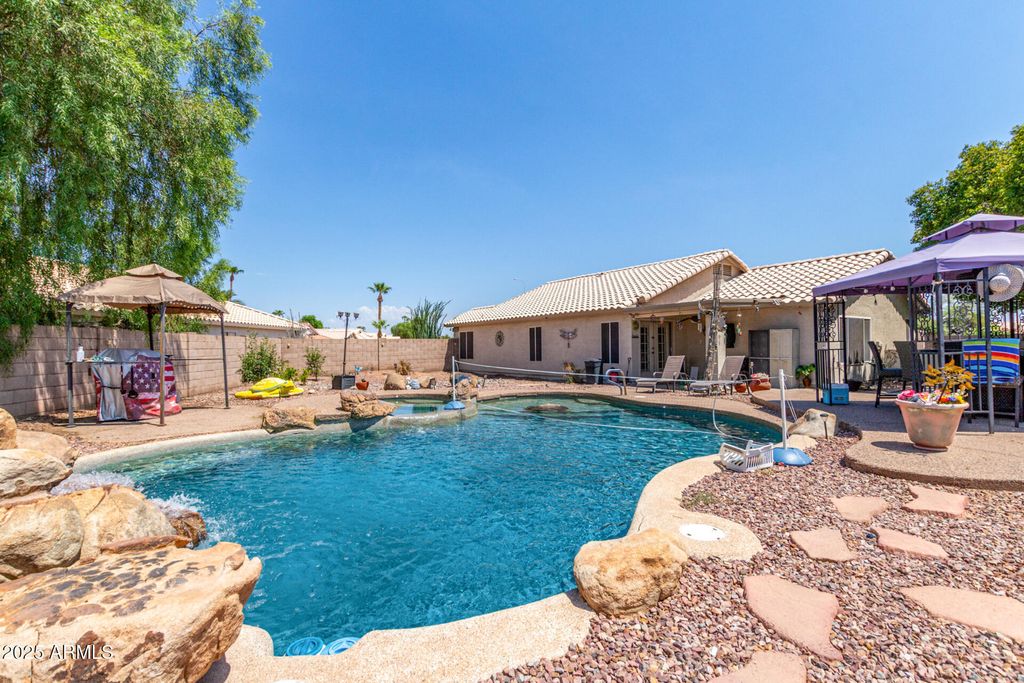 Photo of 1002 N Bogle Avenue, Chandler, AZ 85225 (MLS # 6909980)