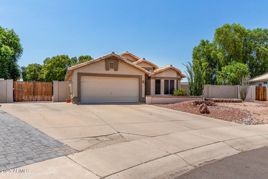 Photo of 1002 N Bogle Avenue, Chandler, AZ 85225 (MLS # 6909980)