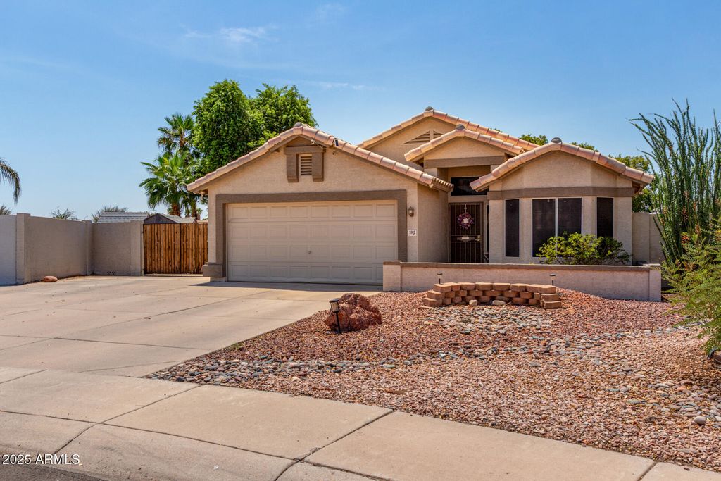 Photo of 1002 N Bogle Avenue, Chandler, AZ 85225 (MLS # 6909980)