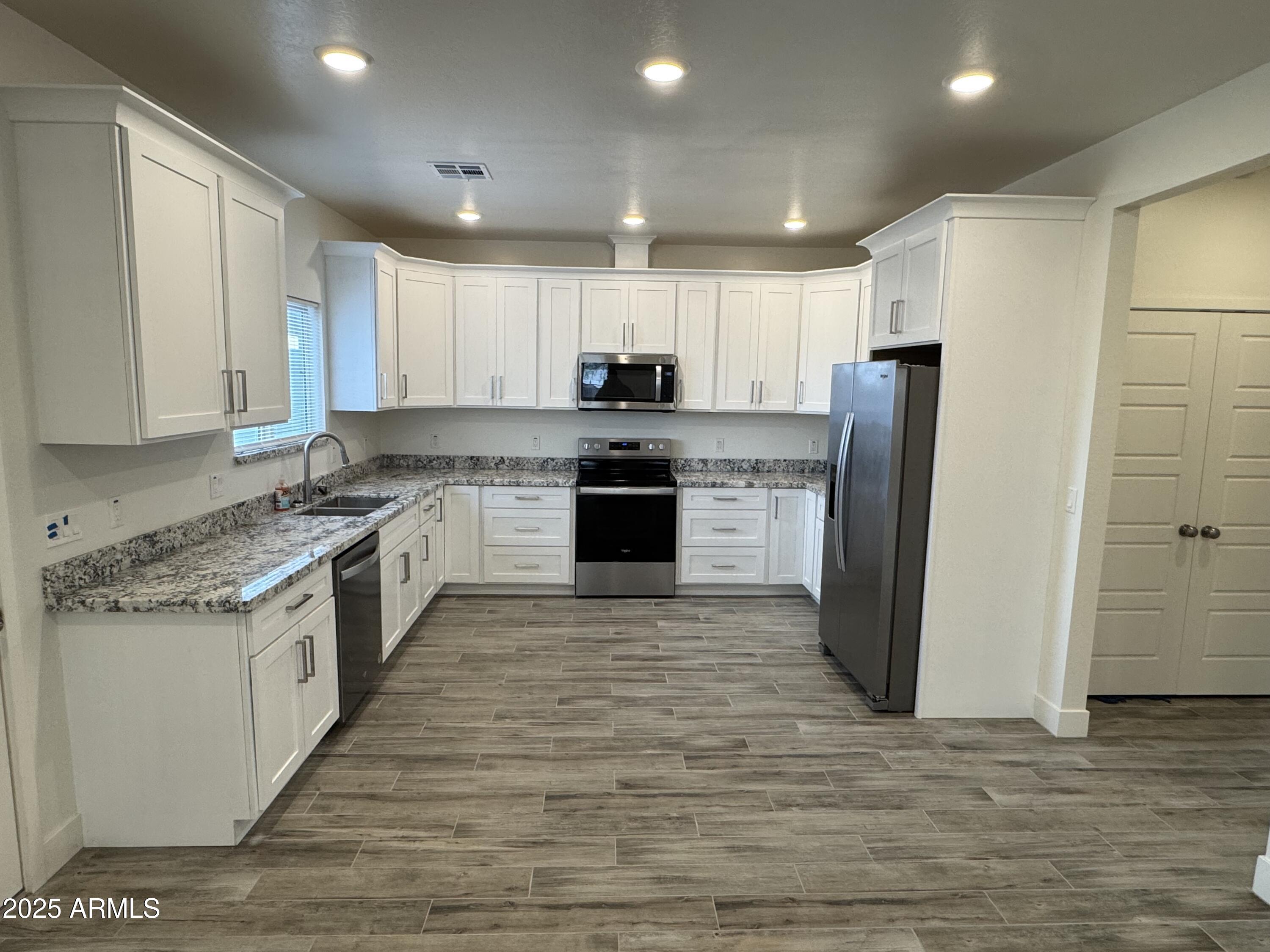 2814 E ROESER Road 2