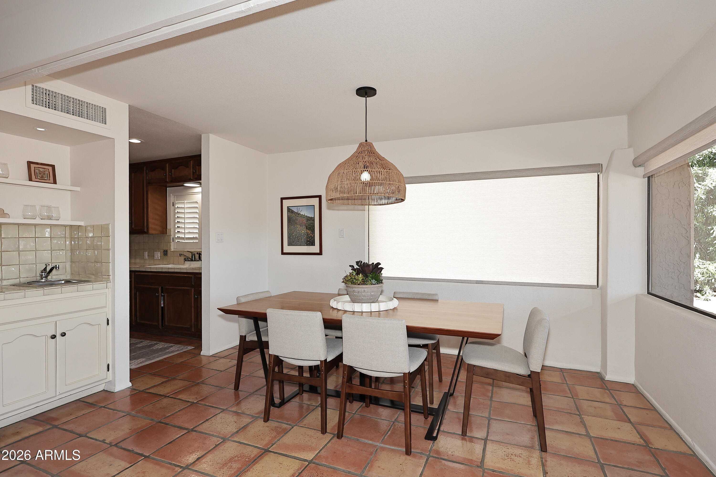 1725 E STAGHORN Lane