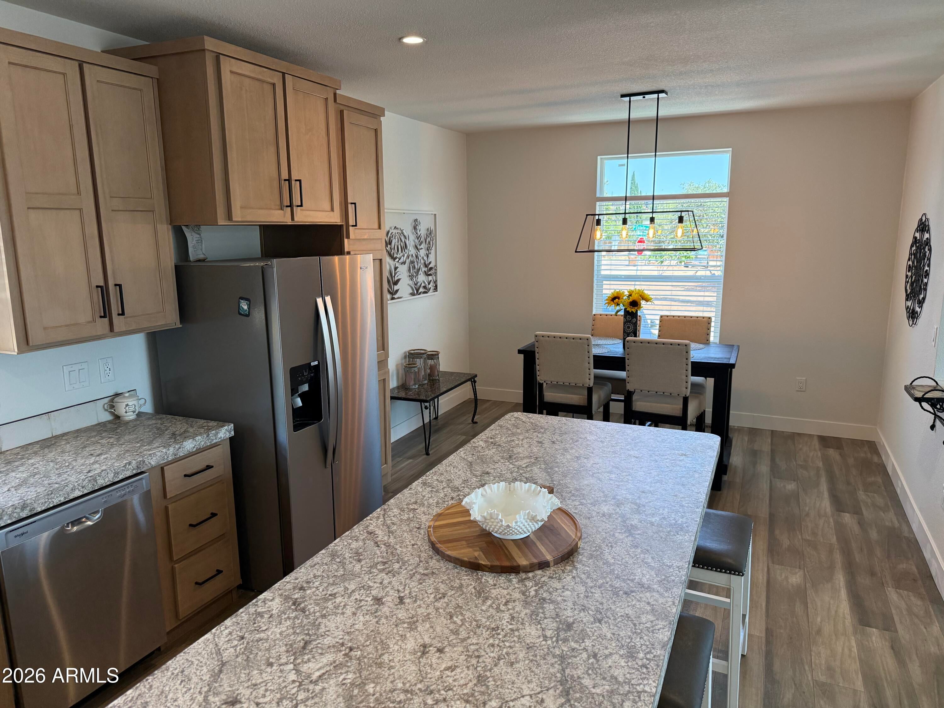 219 W ESTATE Lane