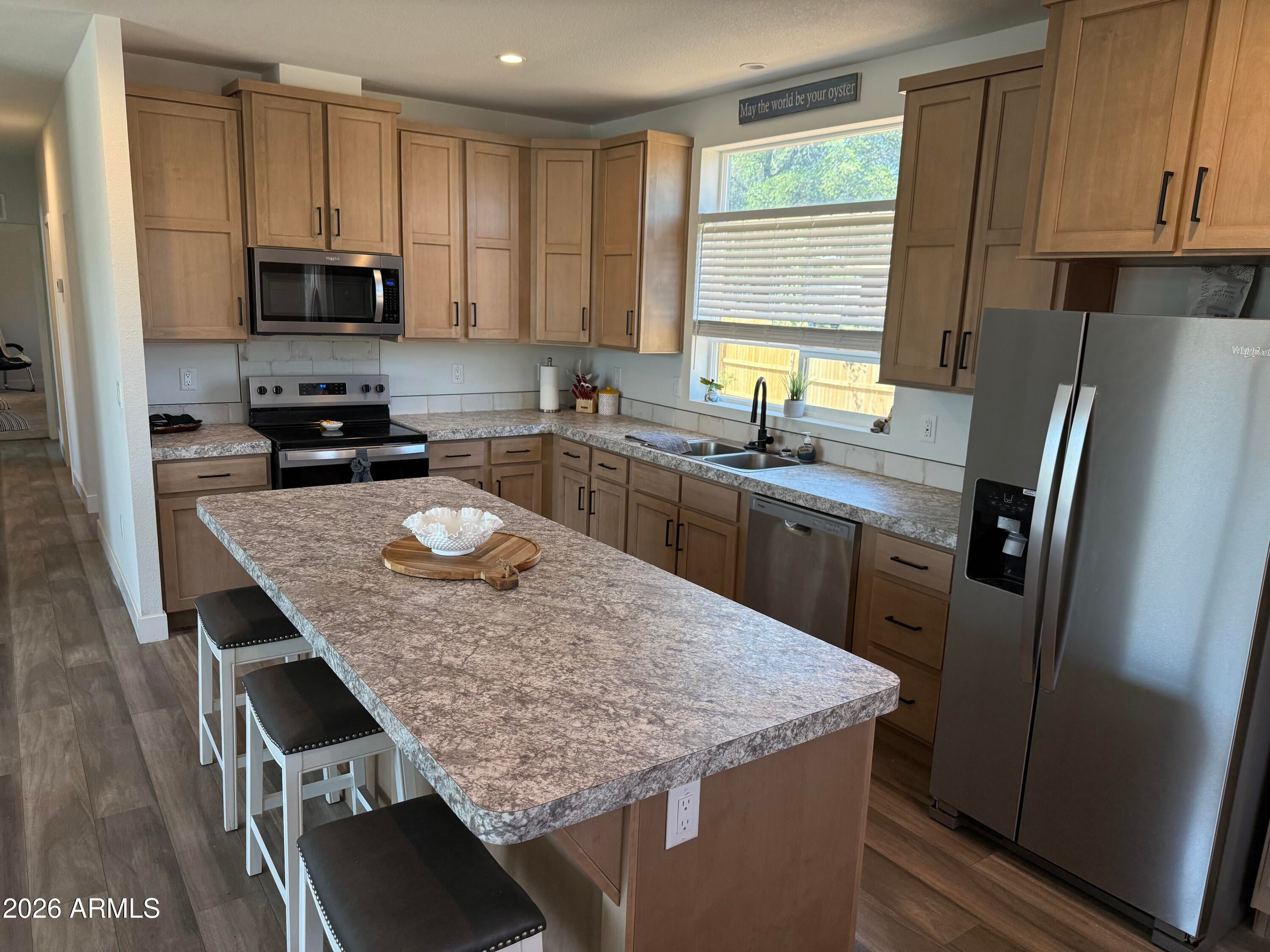 219 W ESTATE Lane