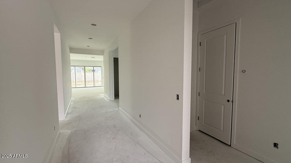 11441 E UTOPIA Avenue