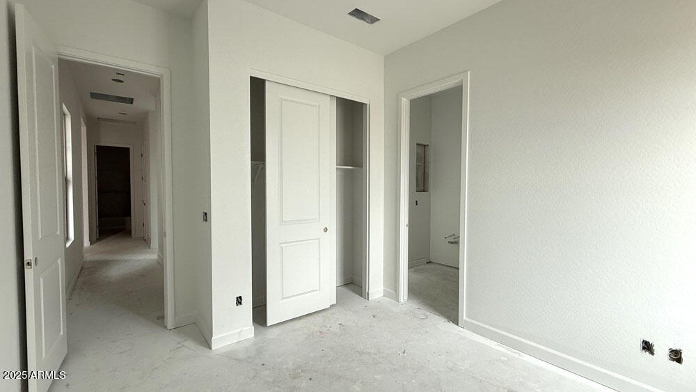 11441 E UTOPIA Avenue