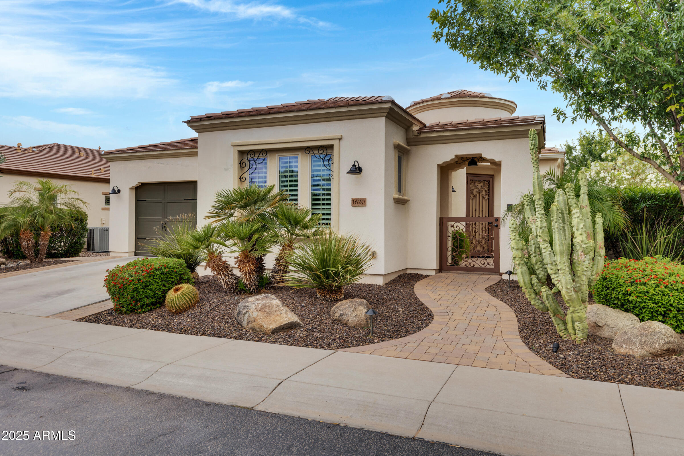 1620 E SATTOO Way