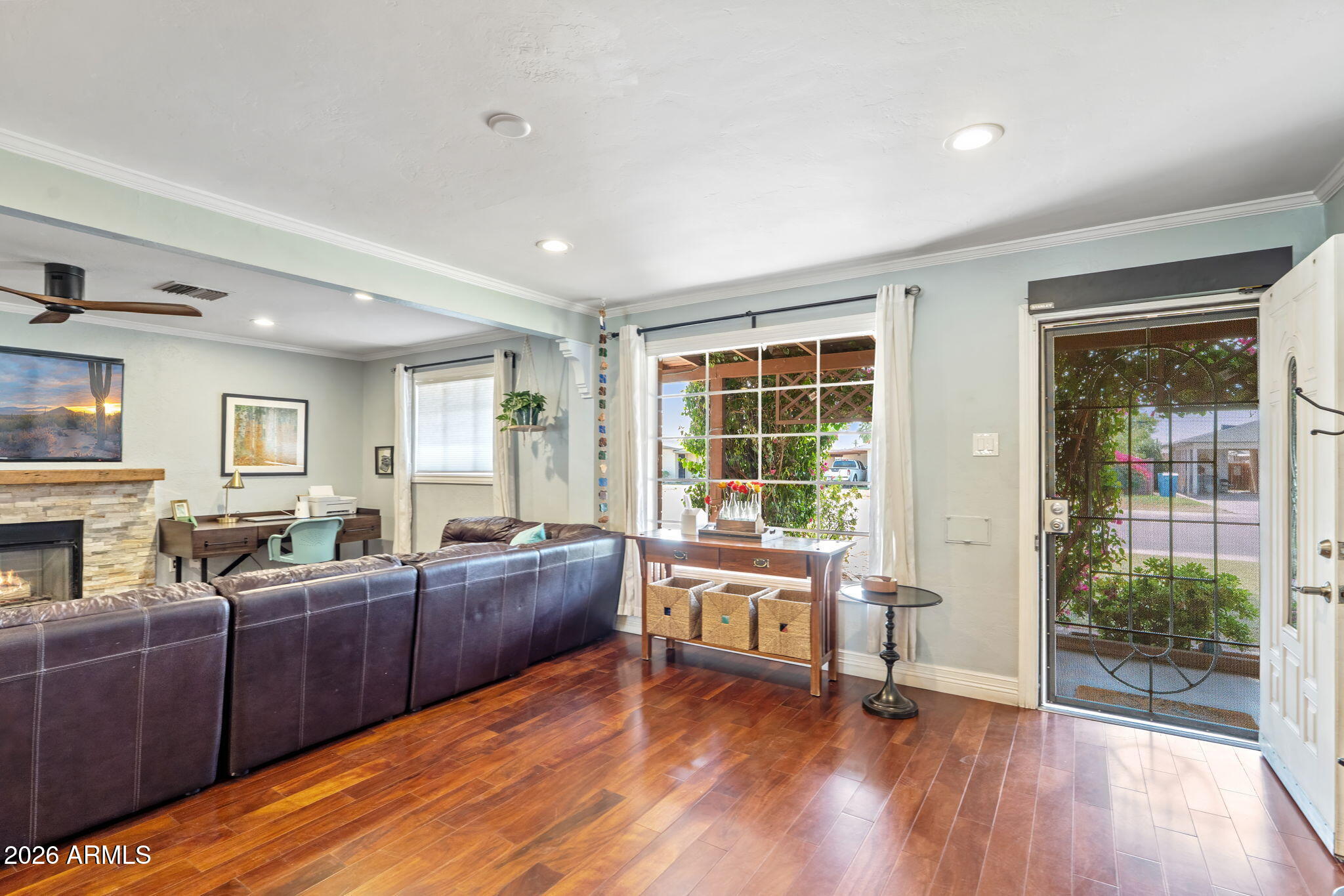 1936 W CLARENDON Avenue