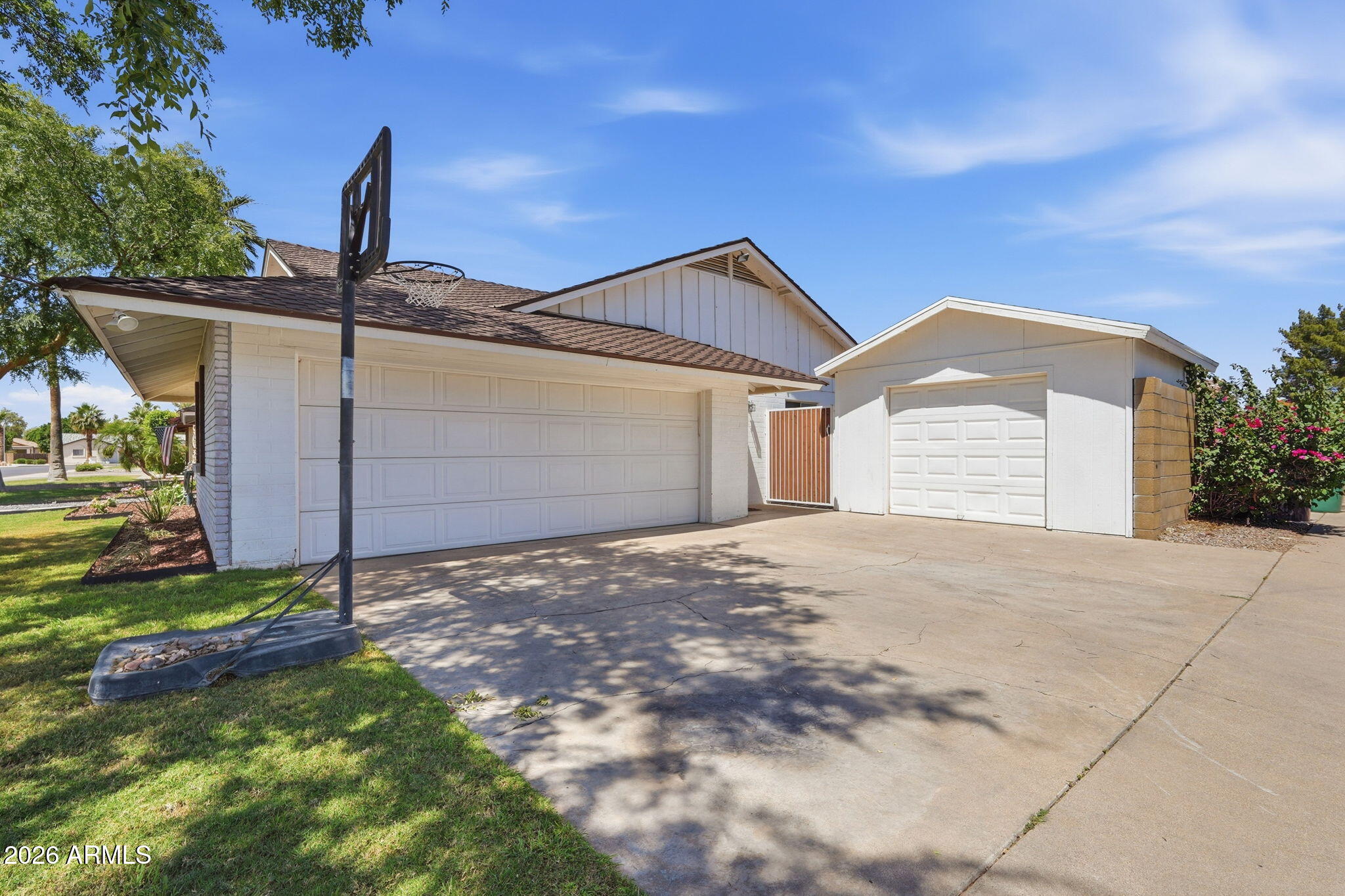 3848 E CONTESSA Street