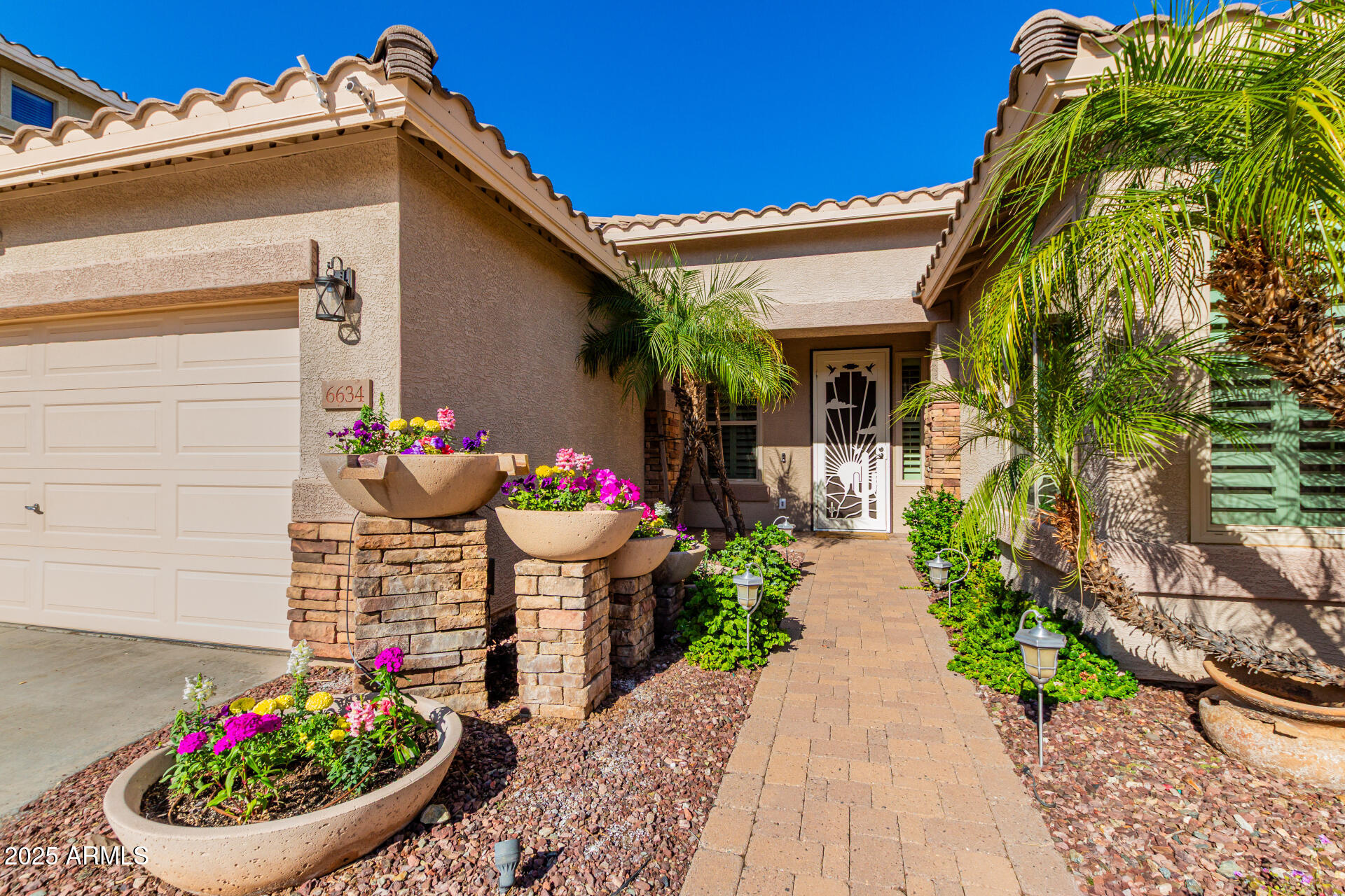 6634 W STRAIGHT ARROW Lane